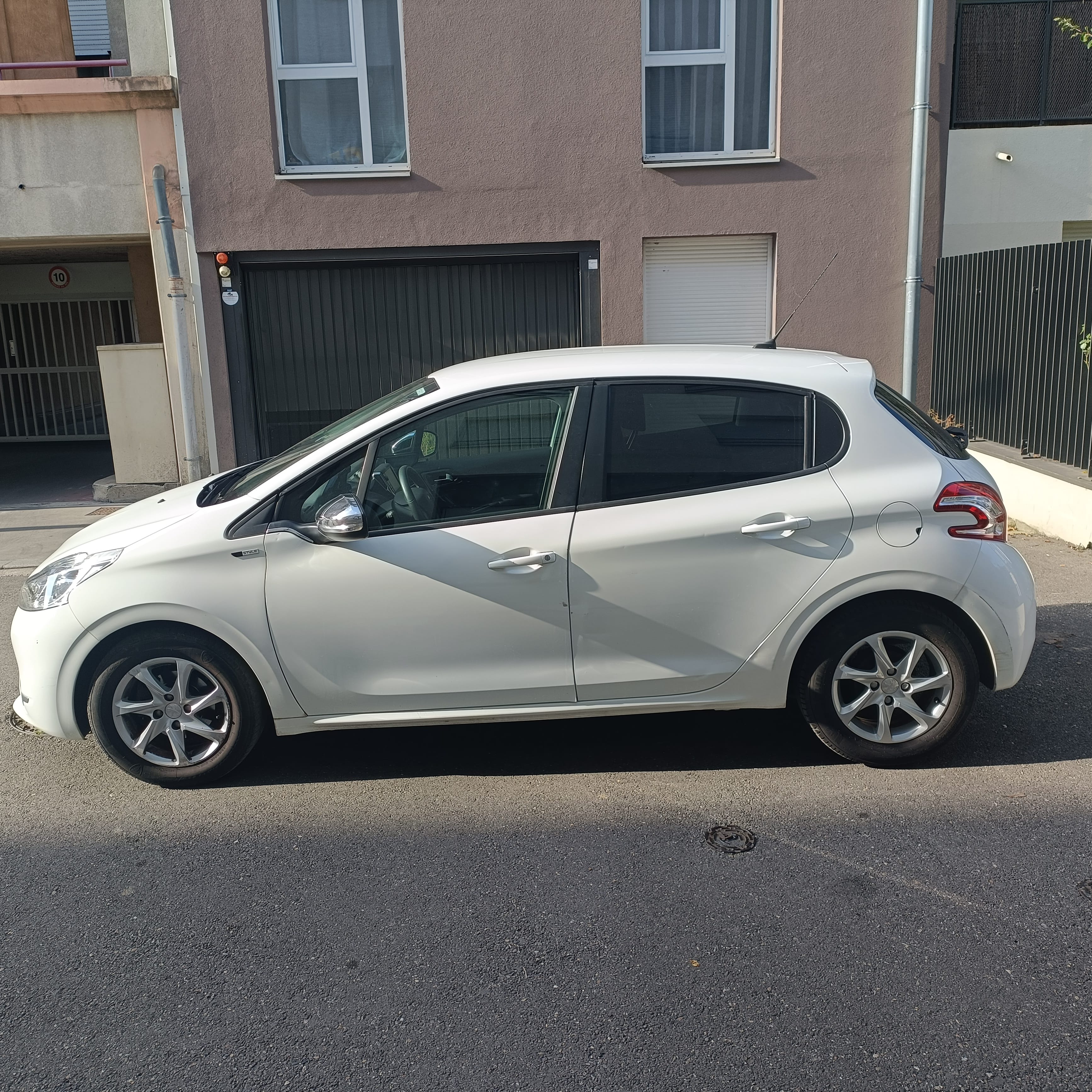 Peugeot 208 avec GPS