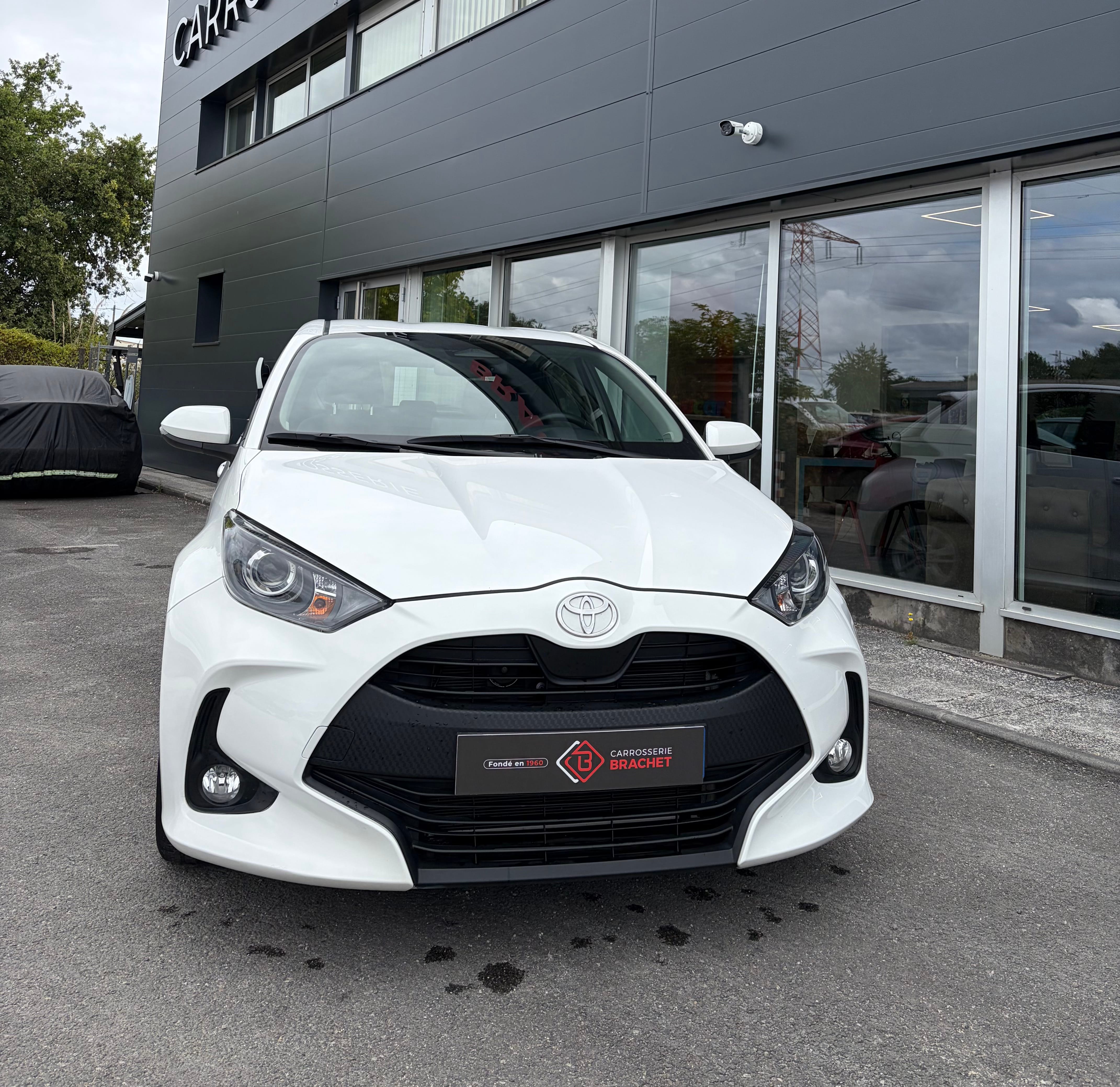 Toyota Yaris Hybride, 2024, Essence 95 / Électrique (hybride), automatique