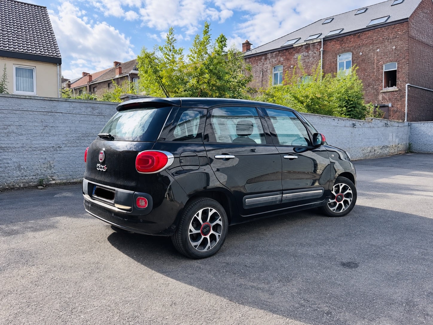 Fiat 500L 1.4 essence Charleroi Airport avec Climatisation