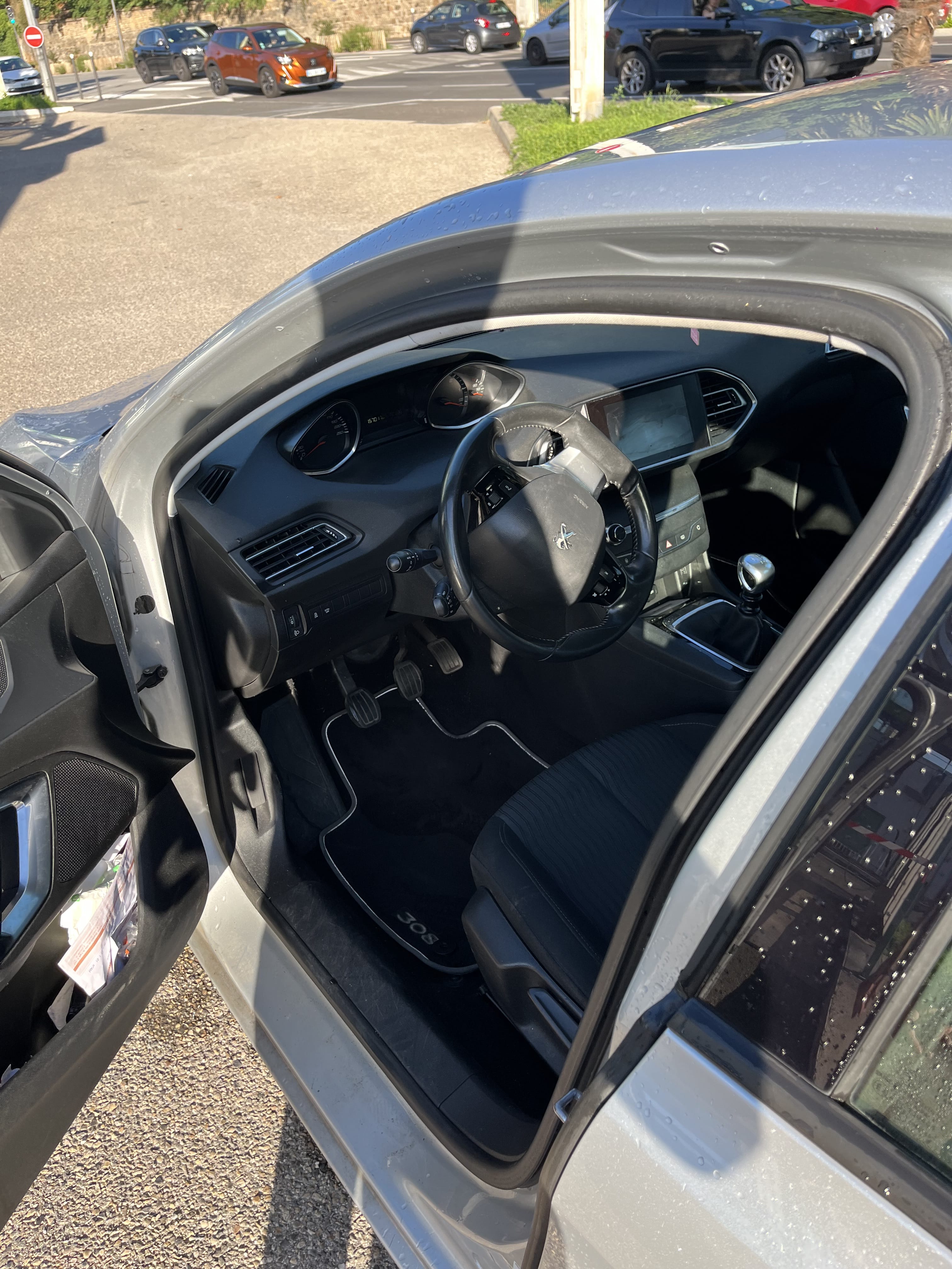 Peugeot 308 avec GPS