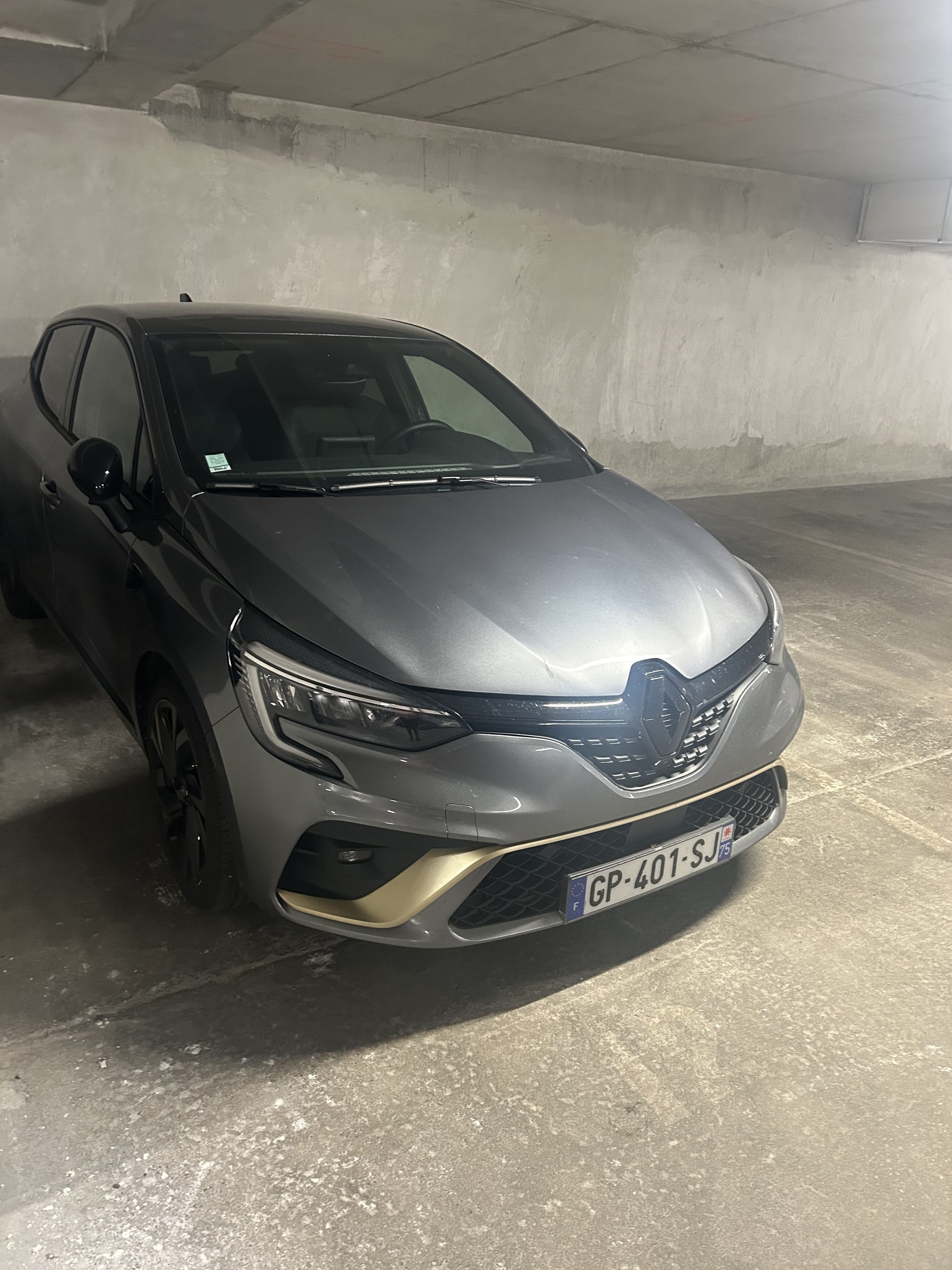 Renault Clio E-tech, 2023, Essence 98 / Électrique (hybride), automatique