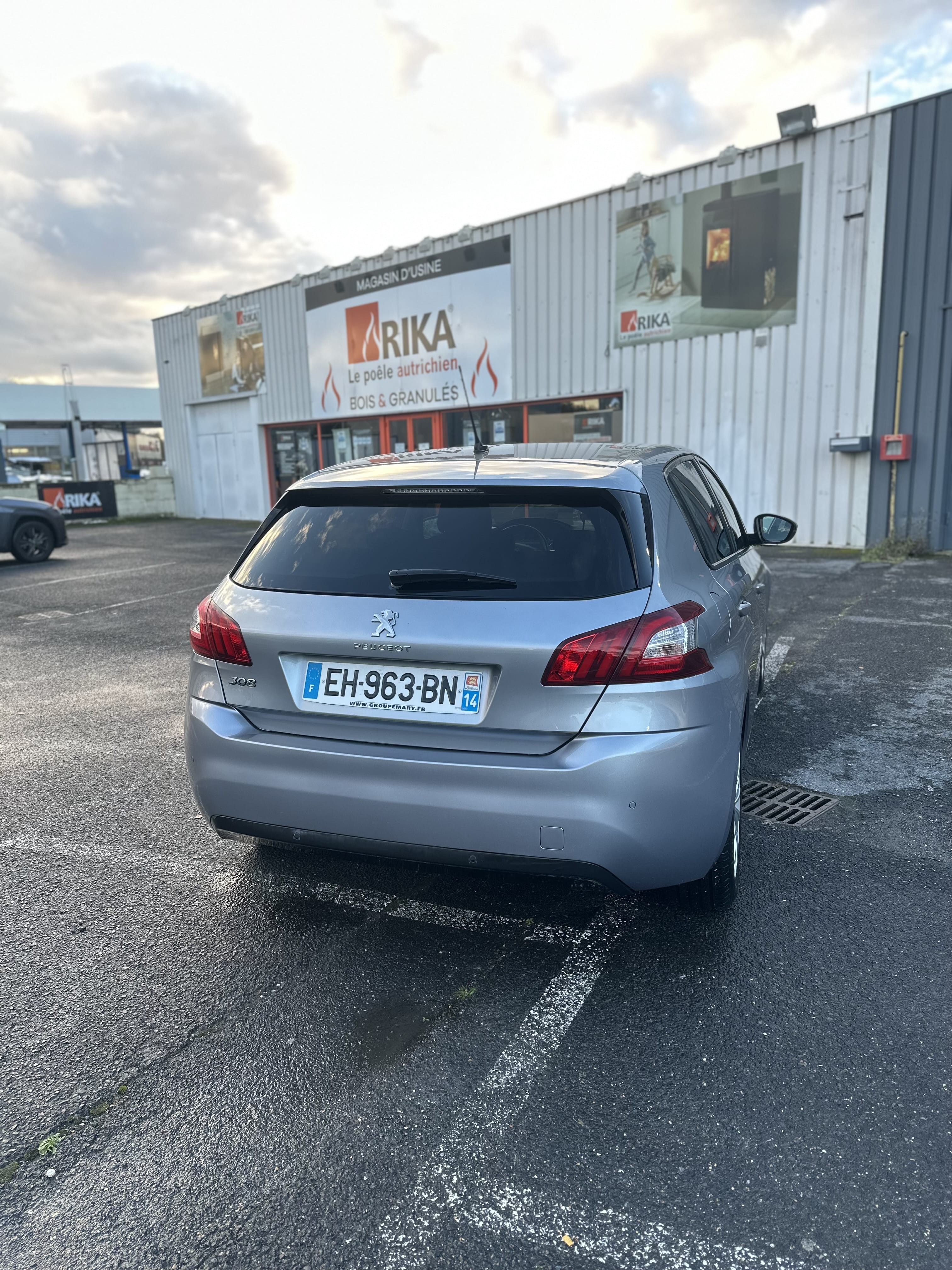 Peugeot 308 avec GPS