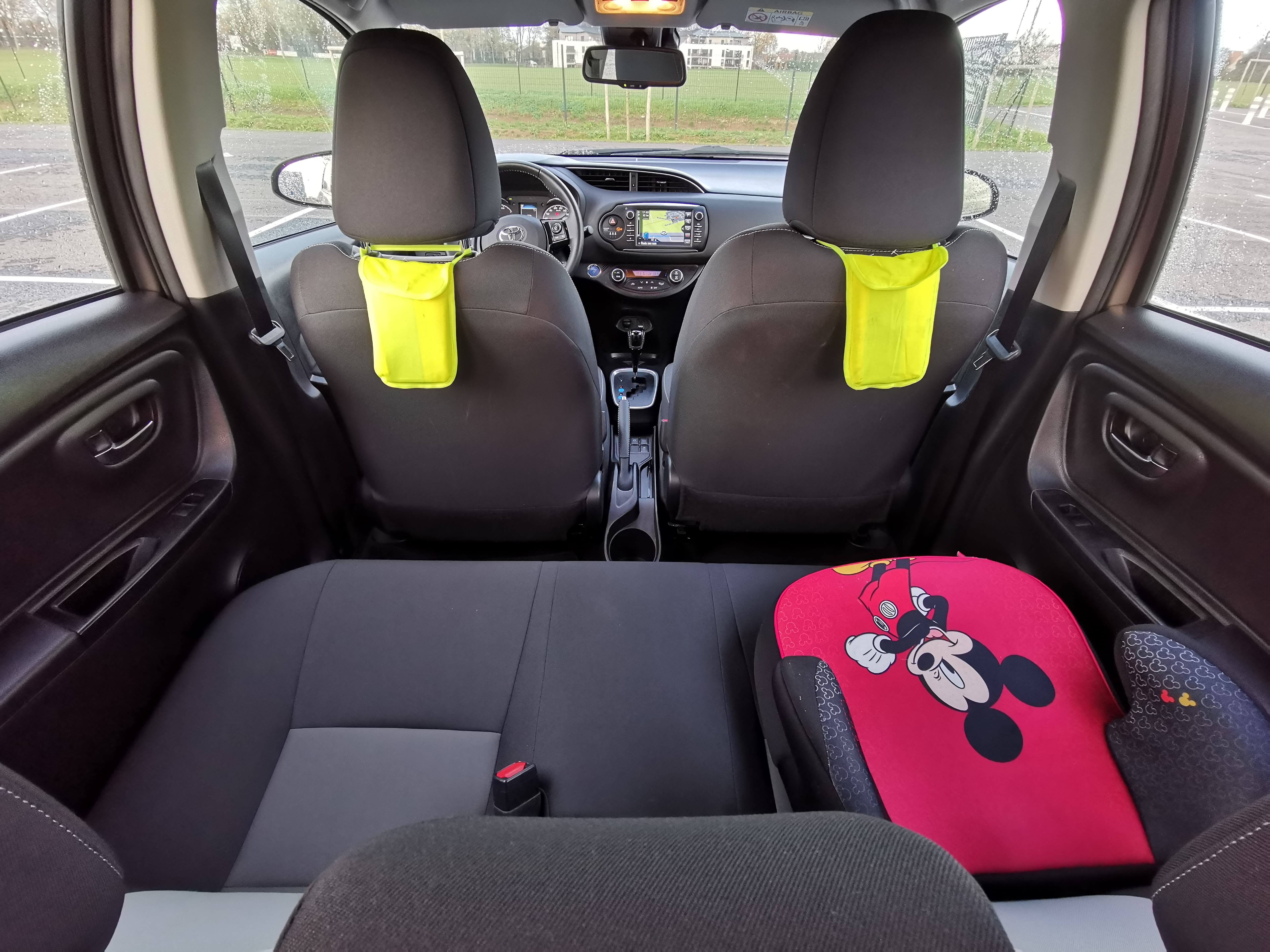 Toyota Yaris Hybride, boîte auto, gps, clim, régulateur avec Siège bébé
