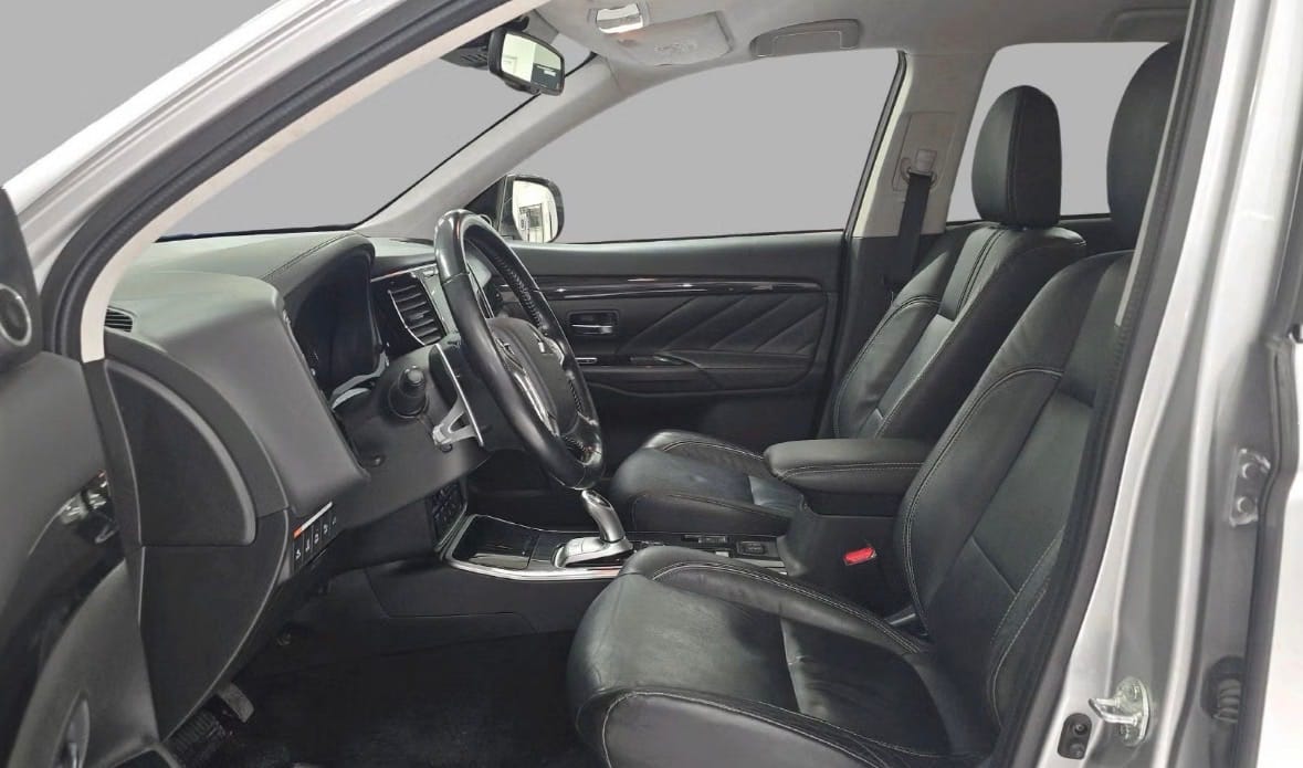 Mitsubishi Outlander Hybrid med GPS