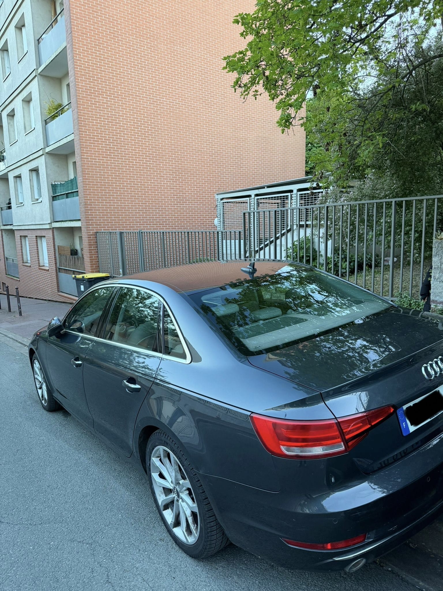 Audi A4 2.0T Premium 2.0 TDI DESIGN LUXE avec Caméra de recul