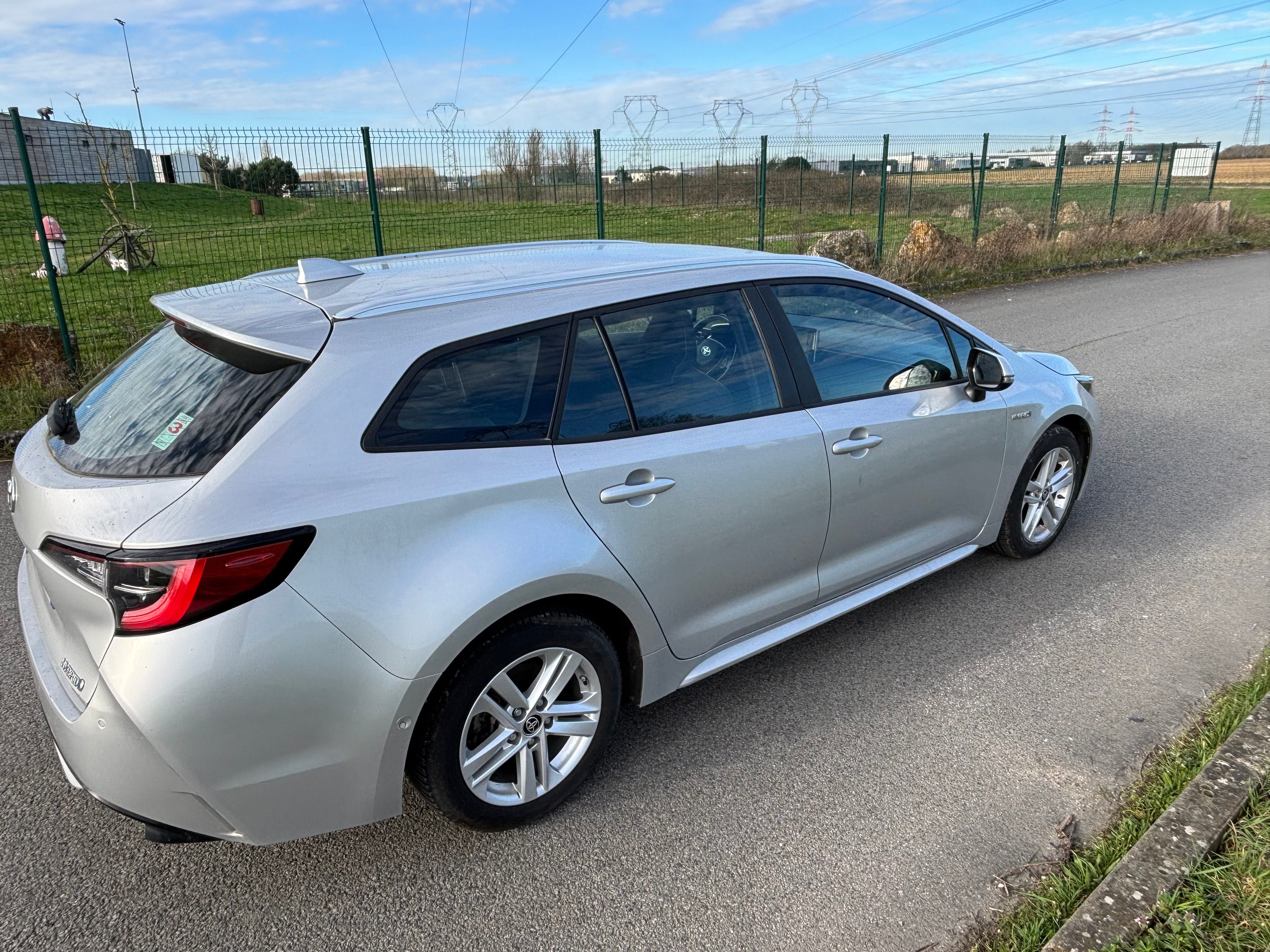 Toyota Corolla Break Hybride avec GPS