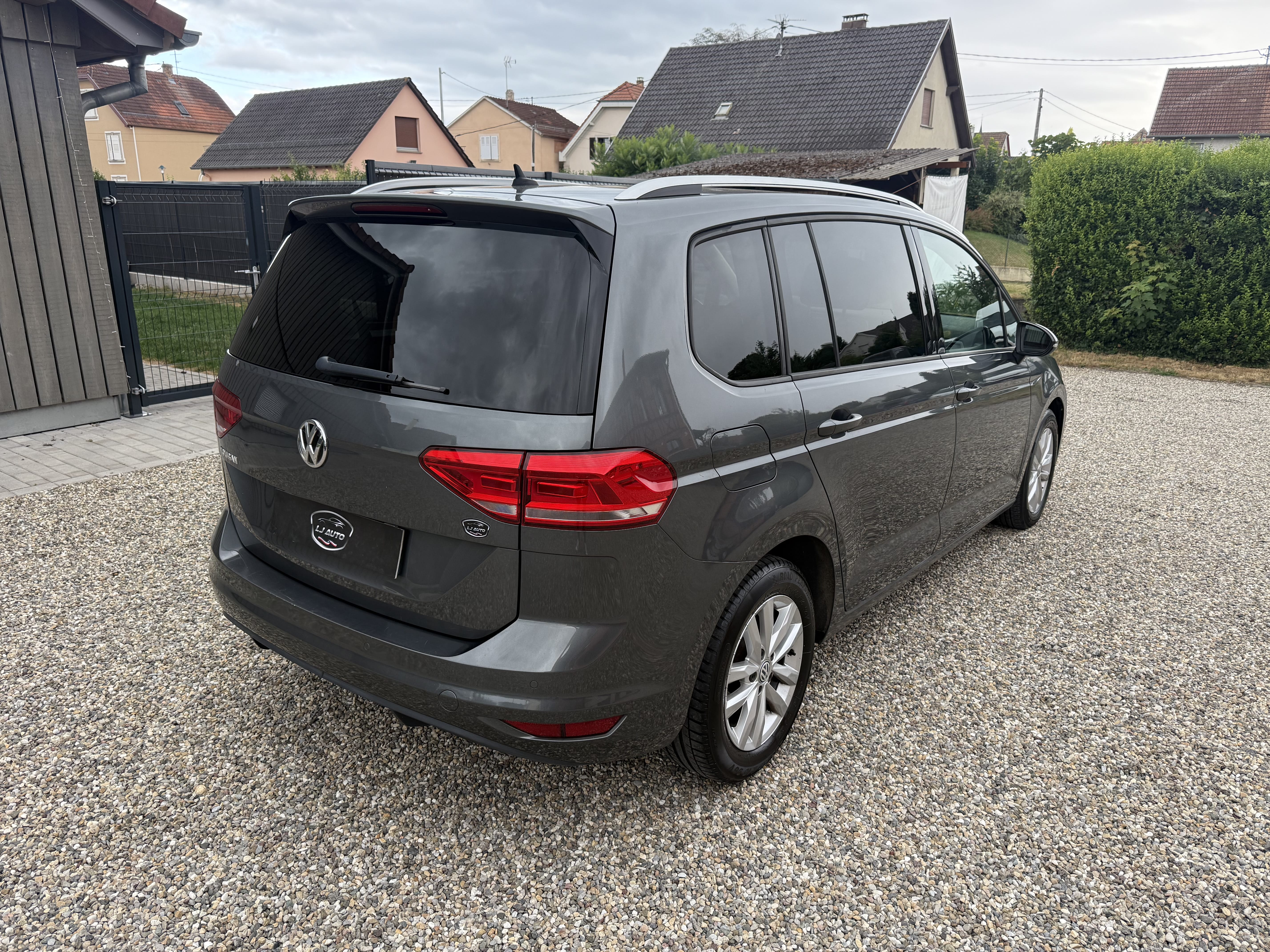 Volkswagen Touran Diesel 7 Places / Caméra (pneus 4 saisons / vignette suisse 2025) avec Régulateur de vitesse