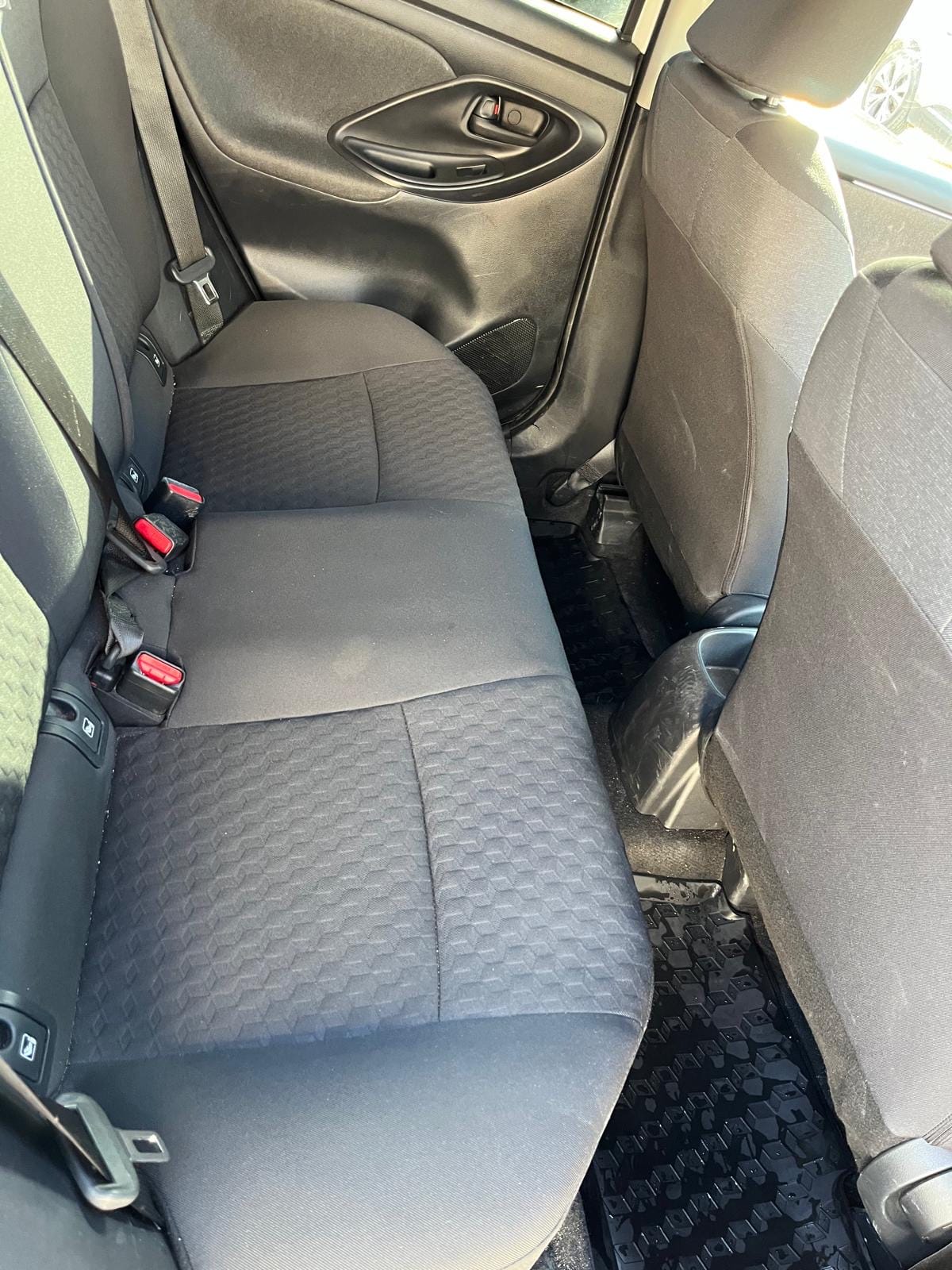Toyota Yaris 5-Door L con Neumáticos de invierno