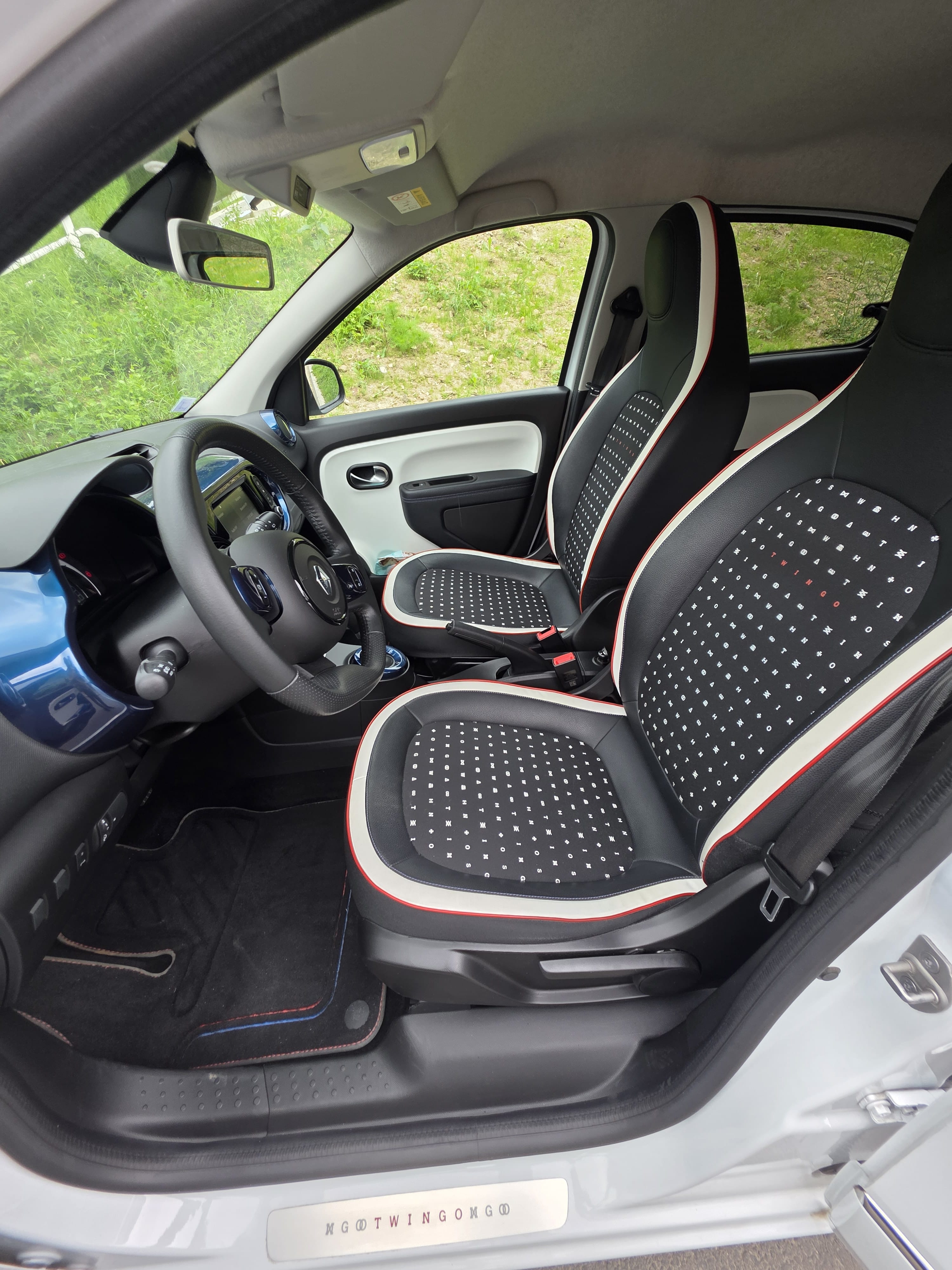 Renault Twingo III Bioethanol 5 chevaux fiscaux BOITE AUTOMATIQUE 95 chevaux din avec Audio Bluetooth