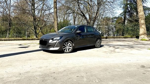 Peugeot 208 FL817 avec GPS
