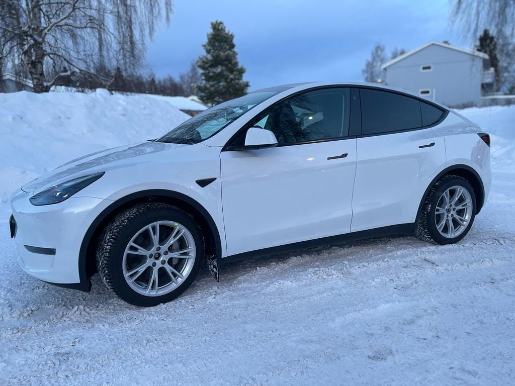 Tesla Model Y, 2022, Electric, automatic