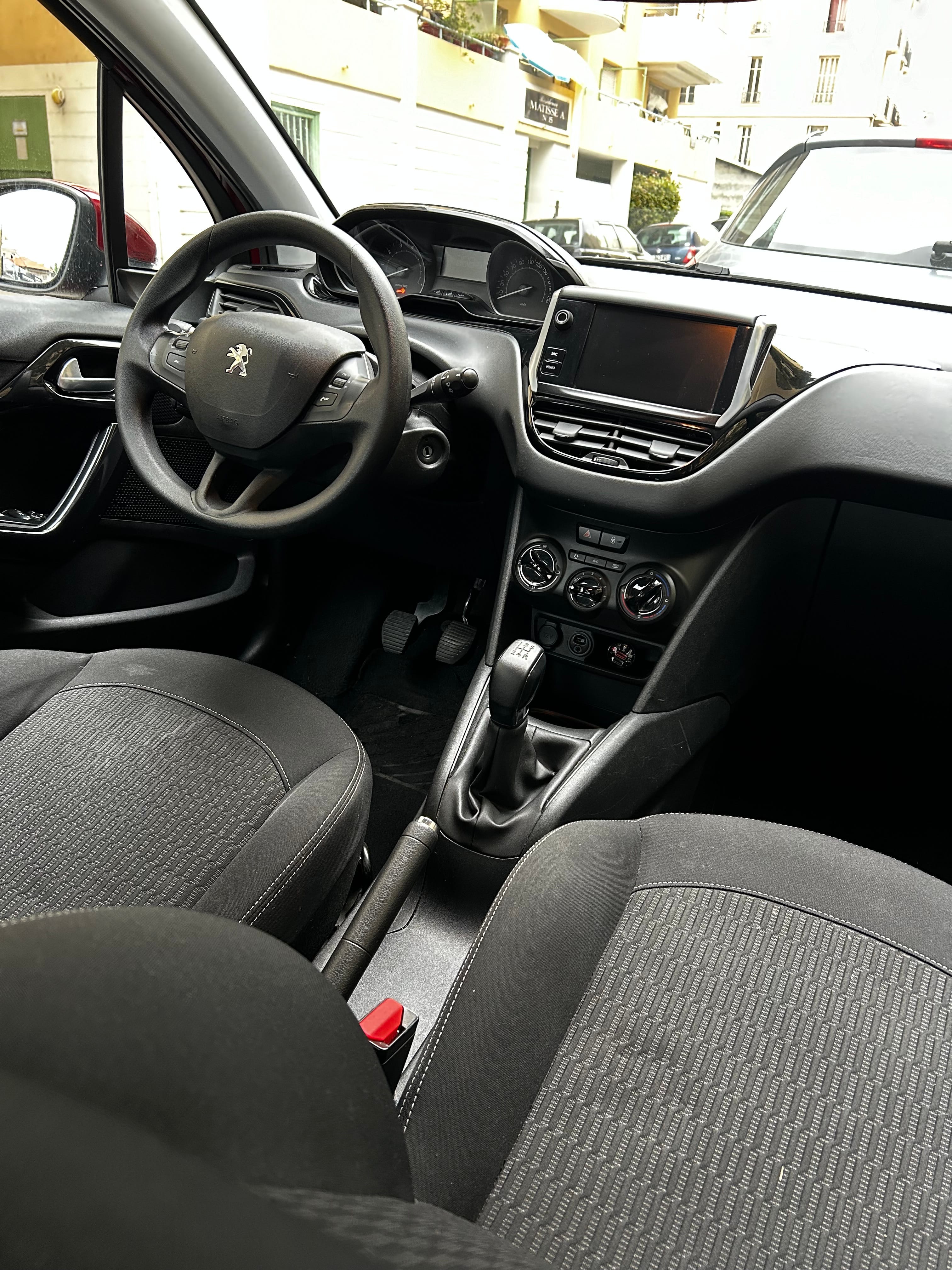 Peugeot 208 avec Climatisation