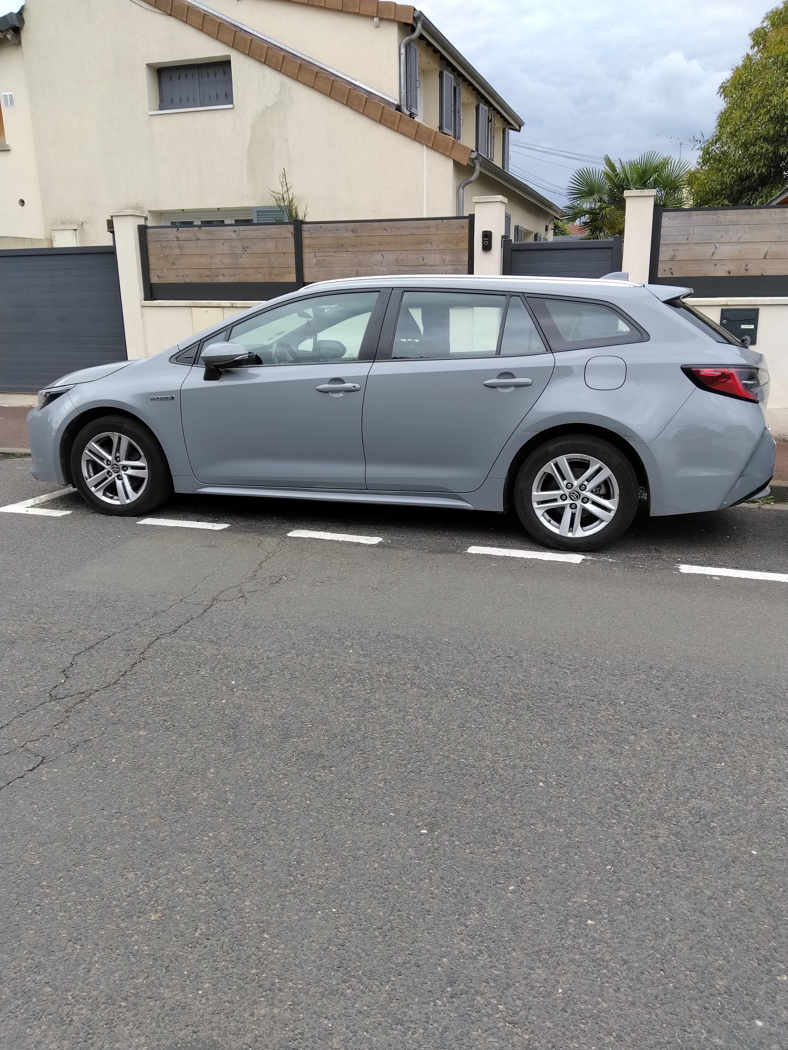 Toyota Corolla Touring Sports Dynamic Hybride avec Climatisation