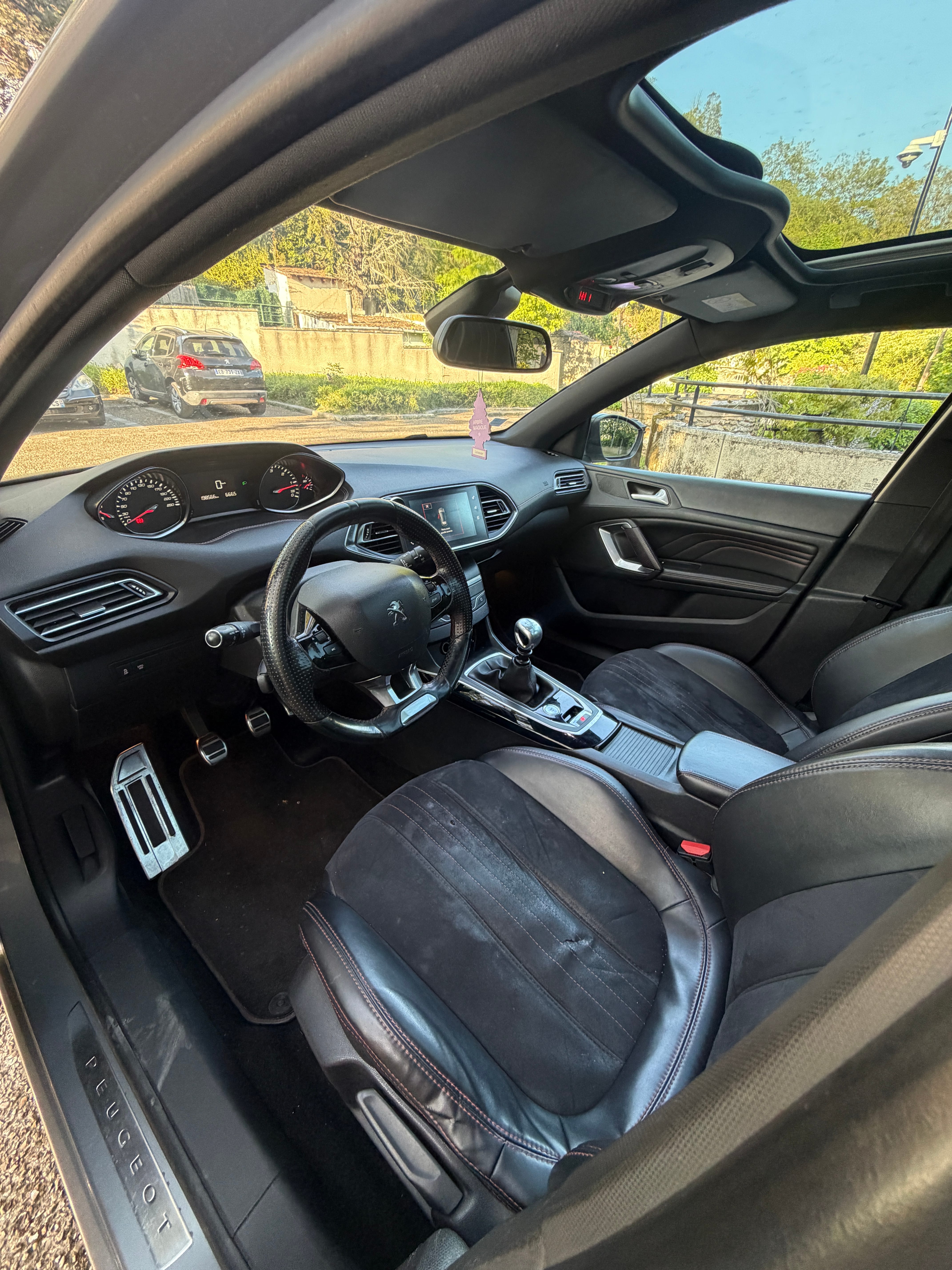 Peugeot 308 GT avec GPS