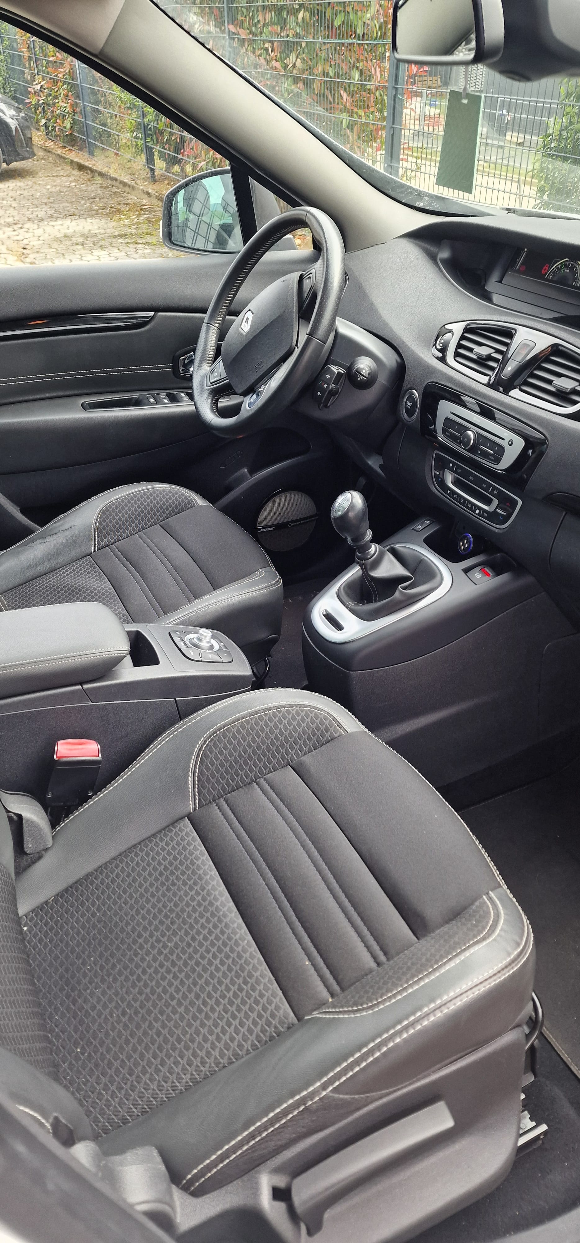 Renault Scenic 1.6 dci 130ch édition bose + toit ouvrant avec Entrée audio / iPod