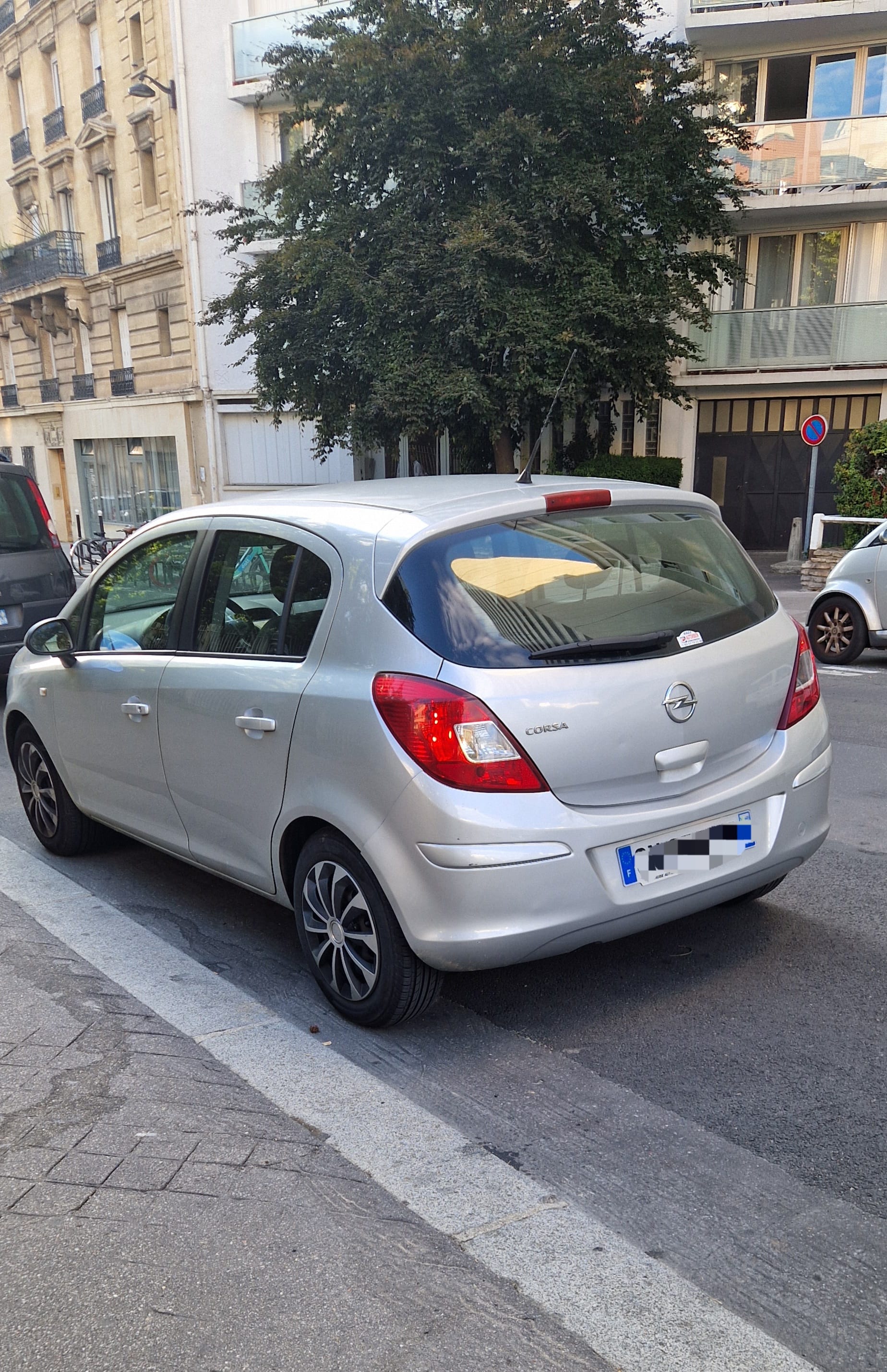 Opel Corsa avec Entrée audio / iPod