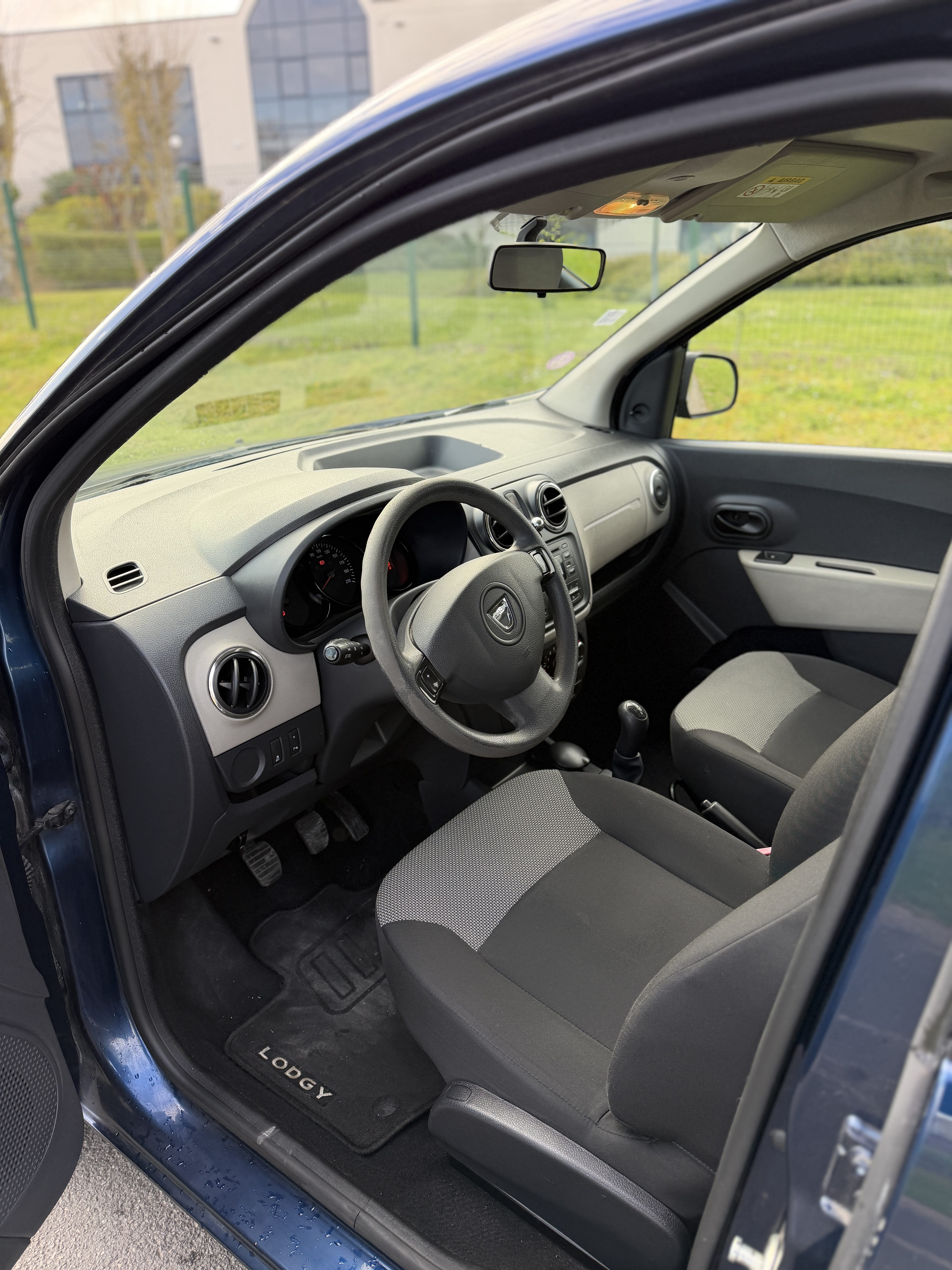 Dacia Lodgy avec Siège bébé