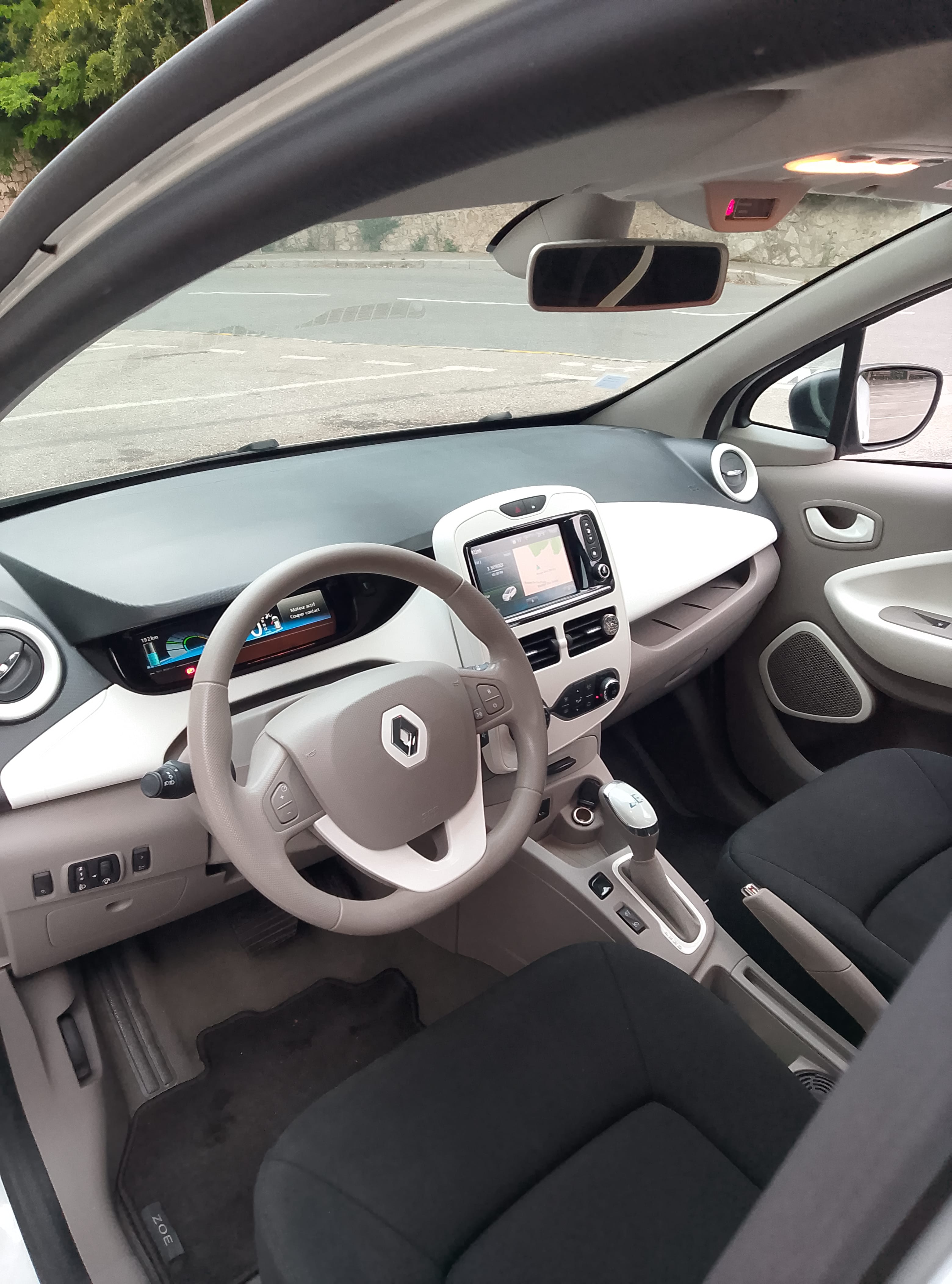 Renault ZOE avec GPS