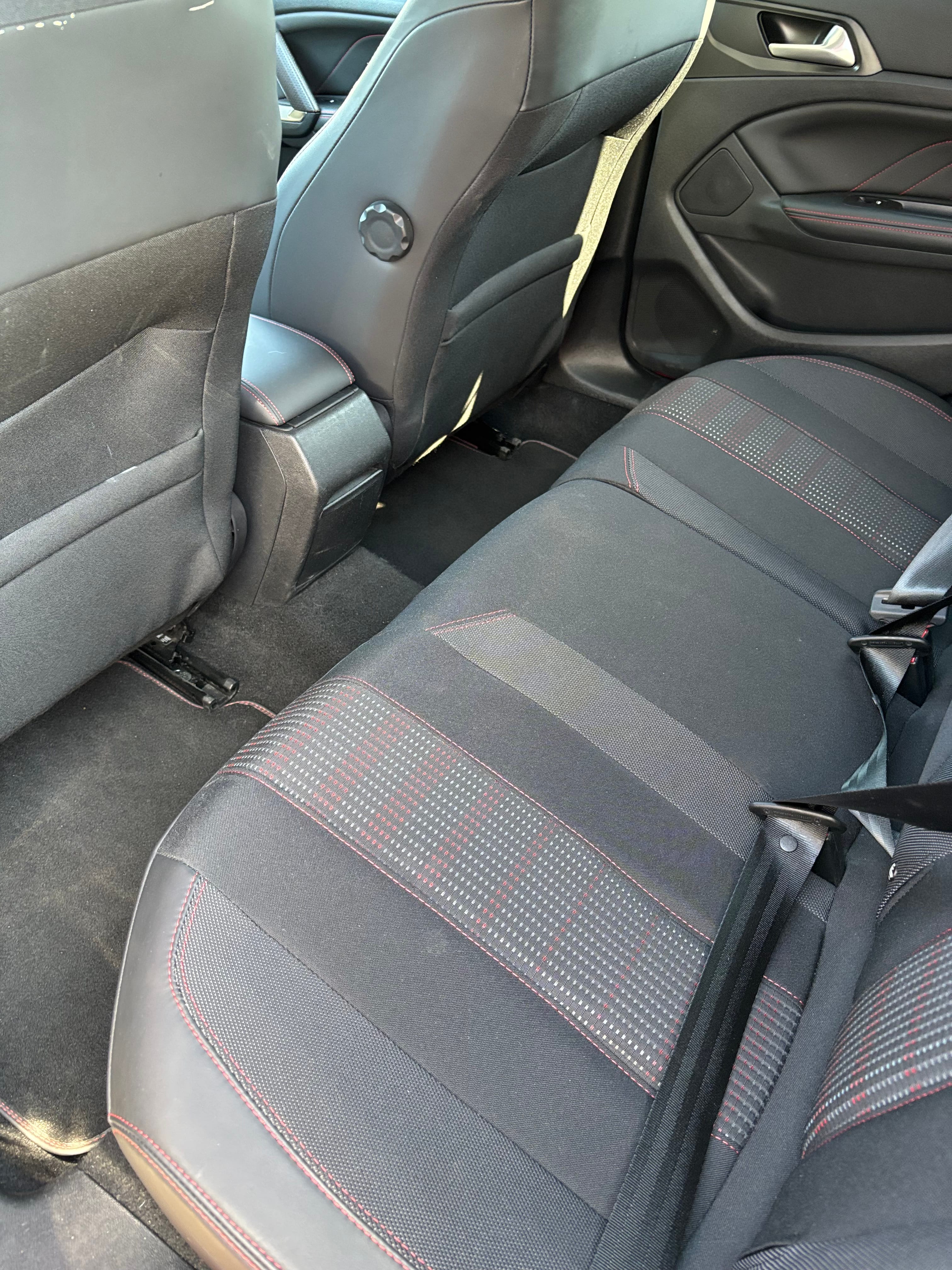 Peugeot 308 SW 1,2 130 cv  eat6 automatique avec Autoradio
