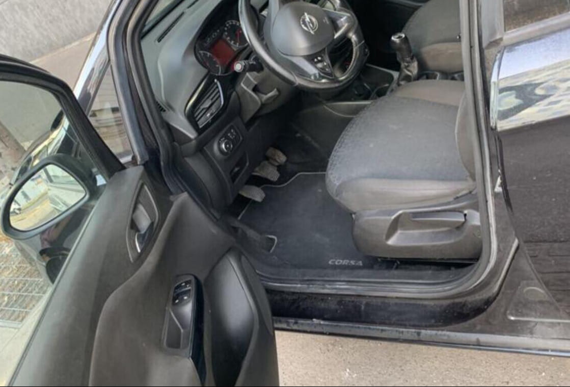 Opel Corsa met Autostoel baby