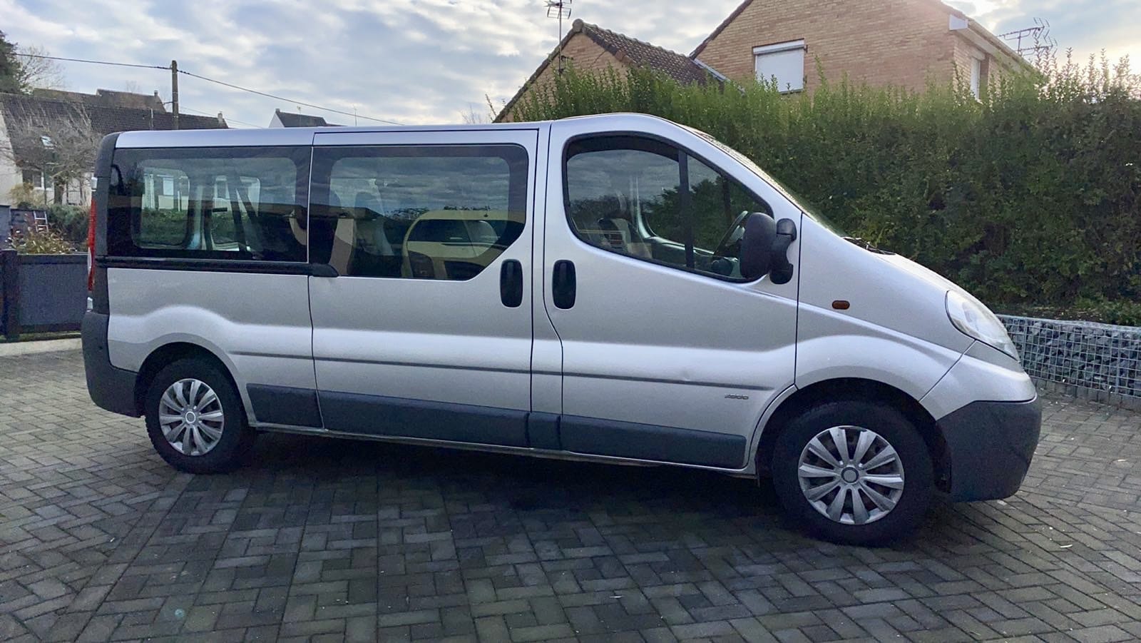 Opel Vivaro Combi 2.0 CDTI 9 places minibus avec Climatisation