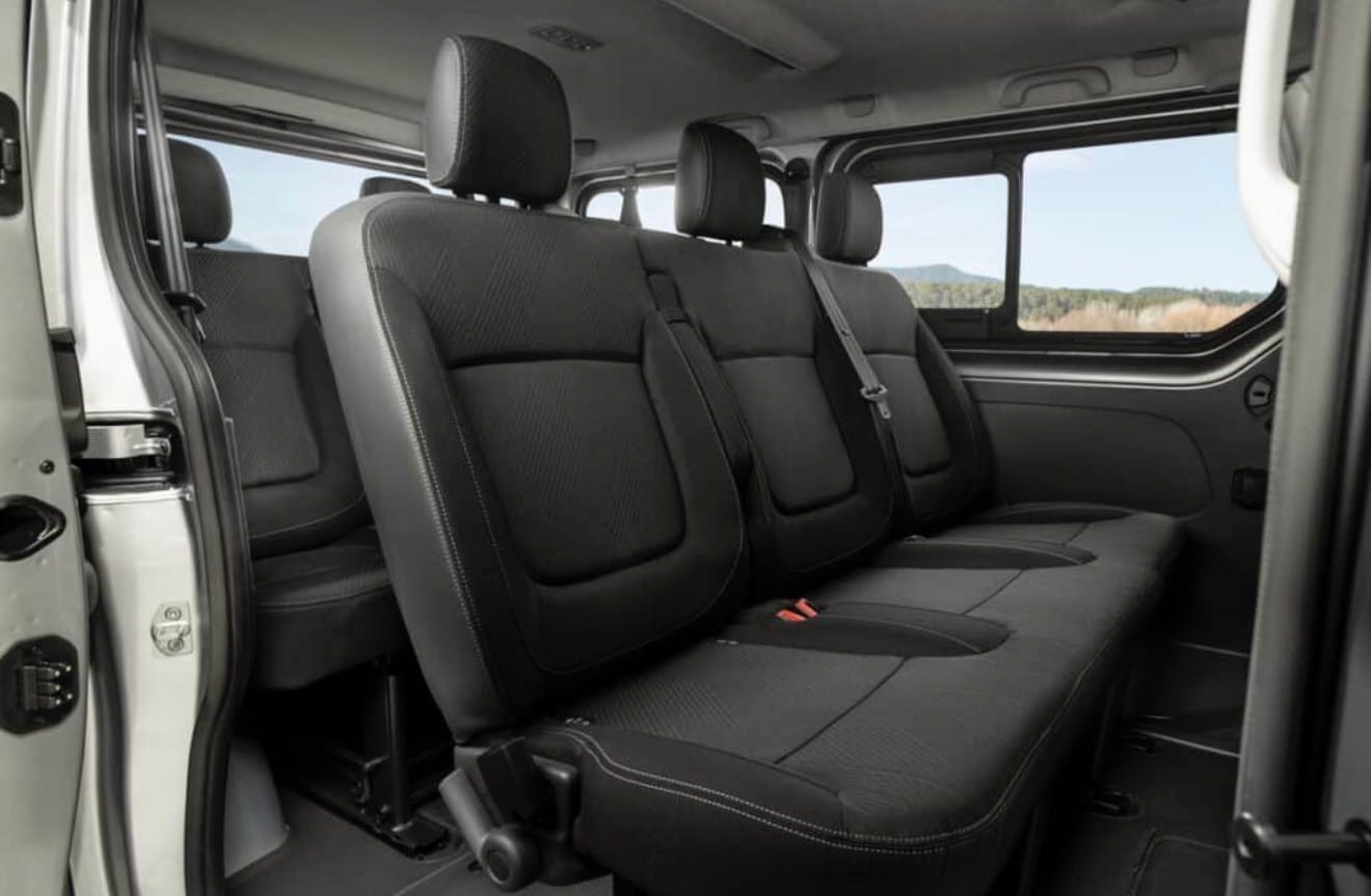 Opel Vivaro mit Navigationsgerät