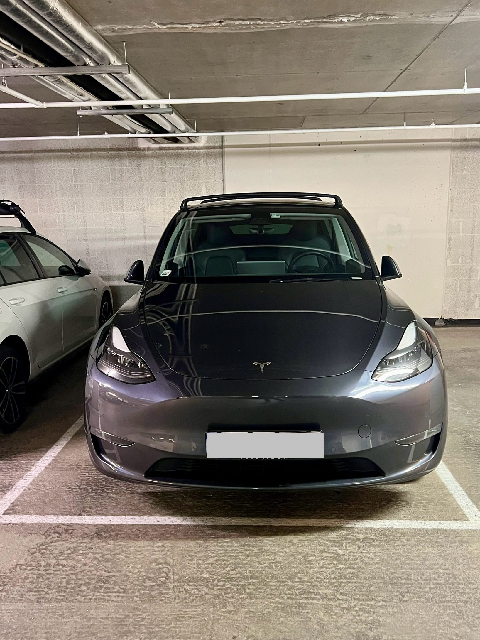 Tesla Model Y med GPS