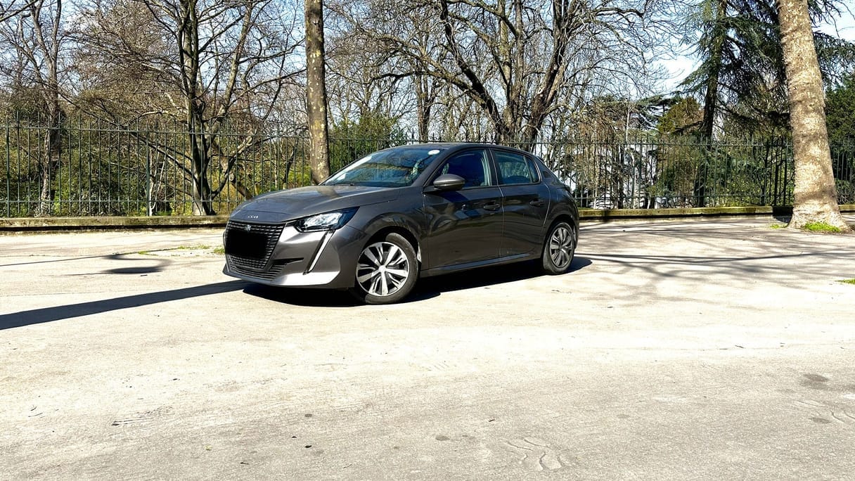 Peugeot 208 FR808 avec GPS