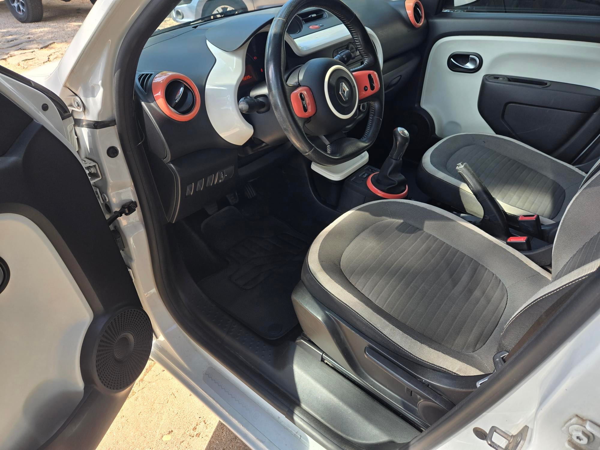 Renault Twingo III avec Autoradio