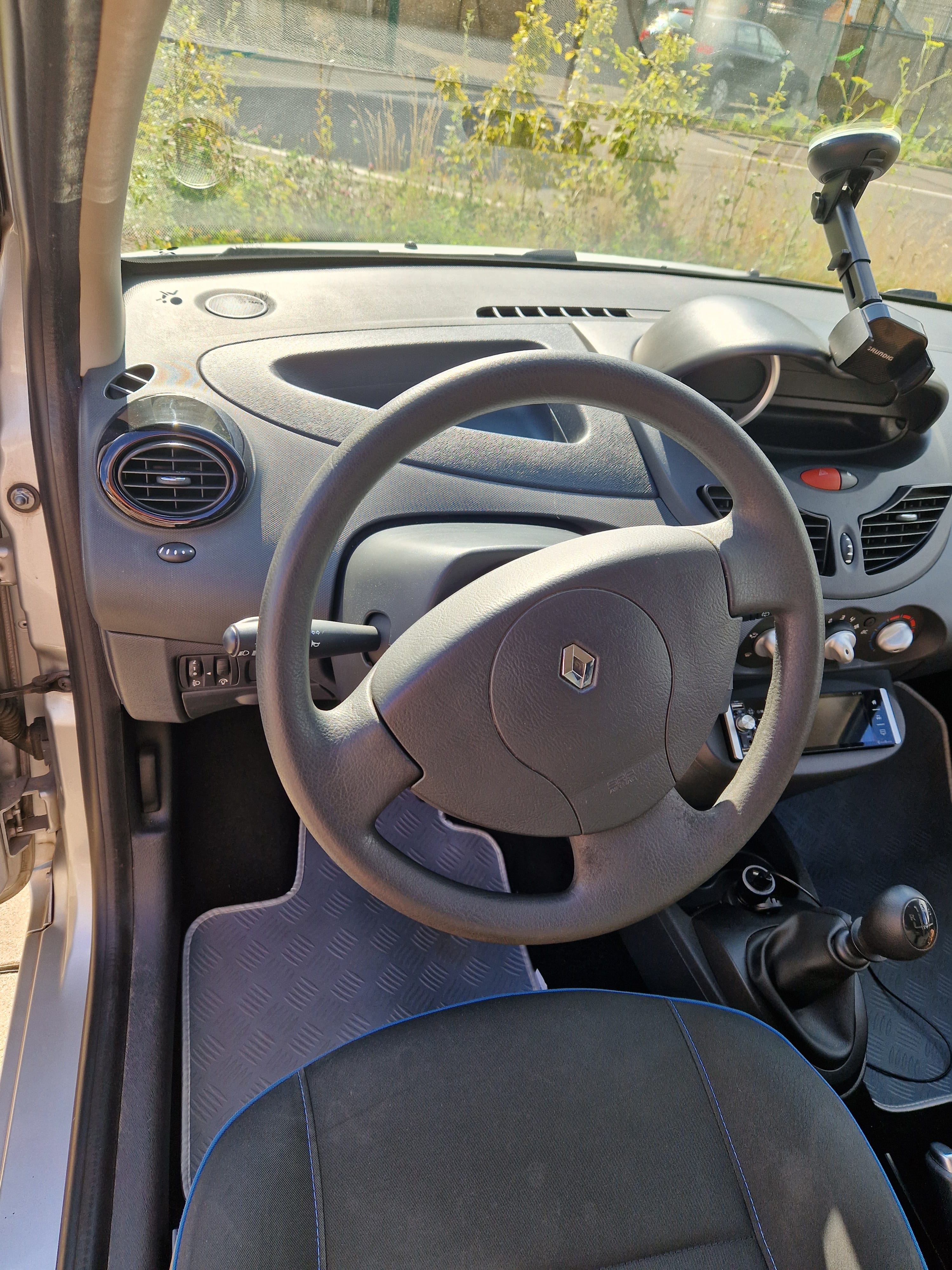 Renault Twingo II avec Audio Bluetooth
