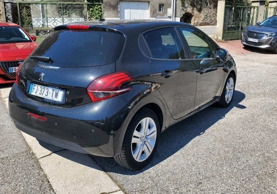 Peugeot 208 avec GPS