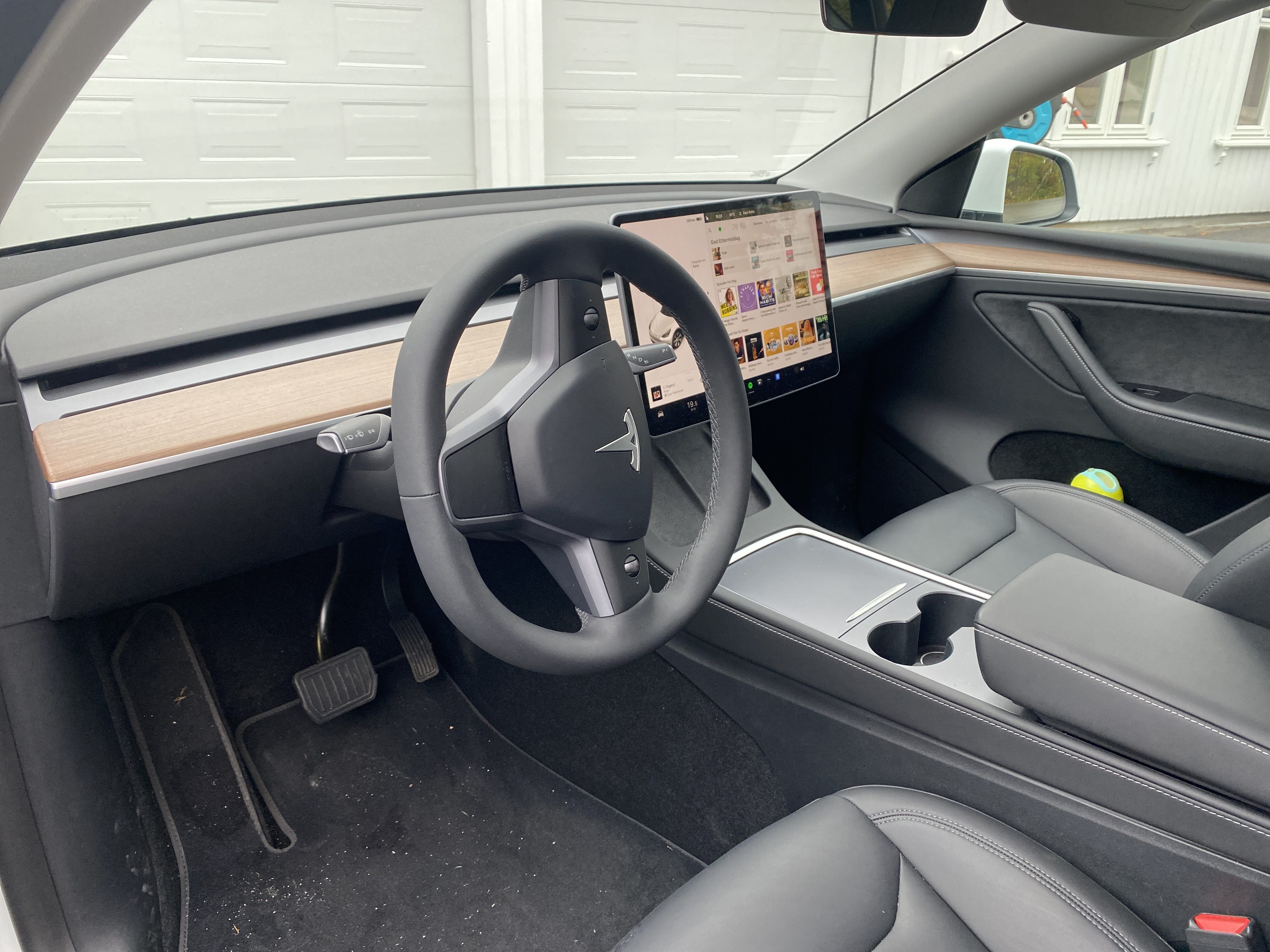 Tesla Model Y Long Range med Cruisekontroll