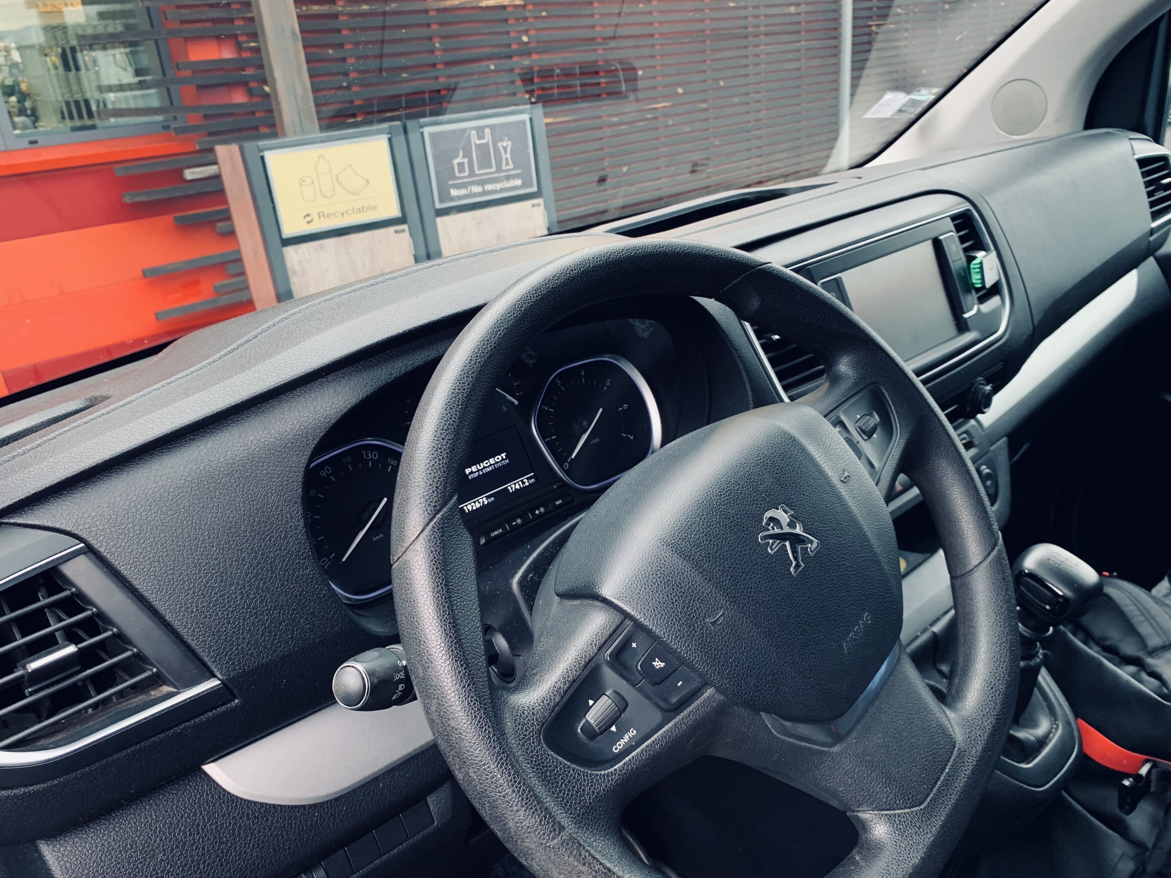 Peugeot Traveller avec Audio Bluetooth