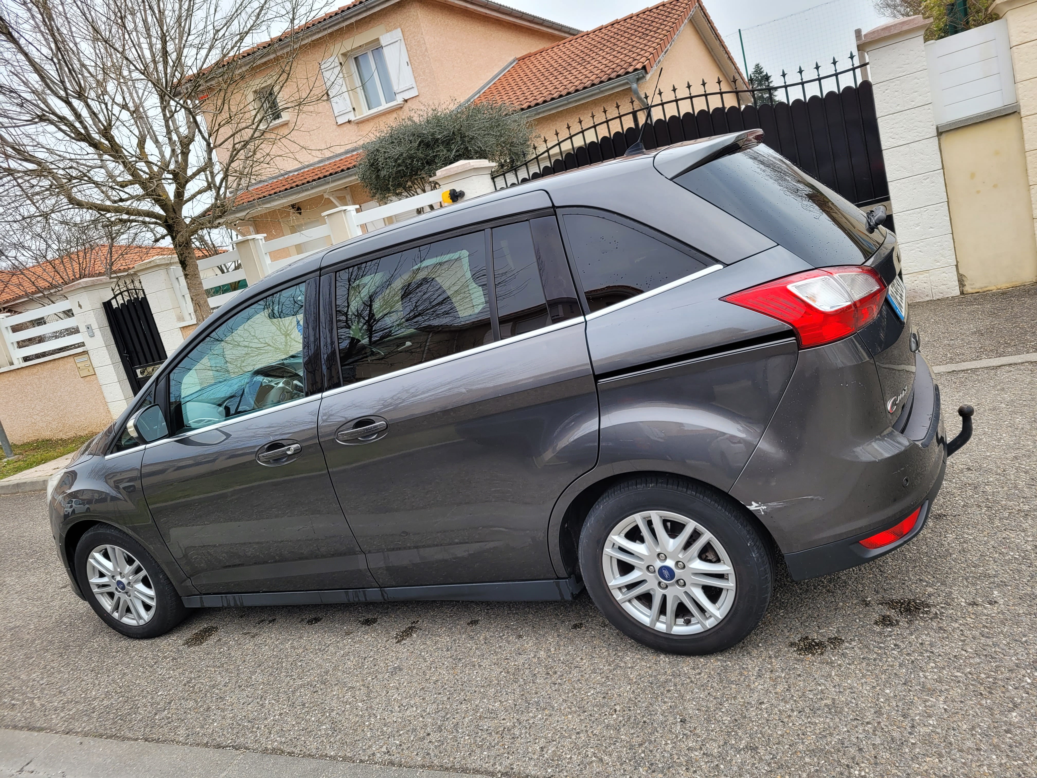 Ford Grand C-Max avec Siège bébé