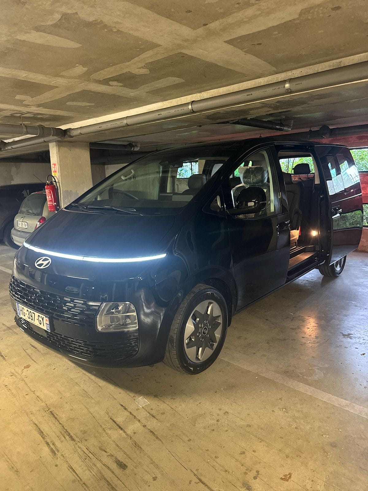 Hyundai Staria Business Van, 2025, Essence 95 / Électrique (hybride), automatique, 9 places et plus