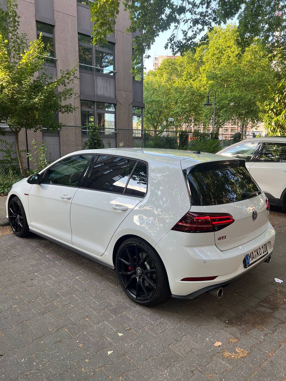 Volkswagen Golf GTI mit Navigationsgerät