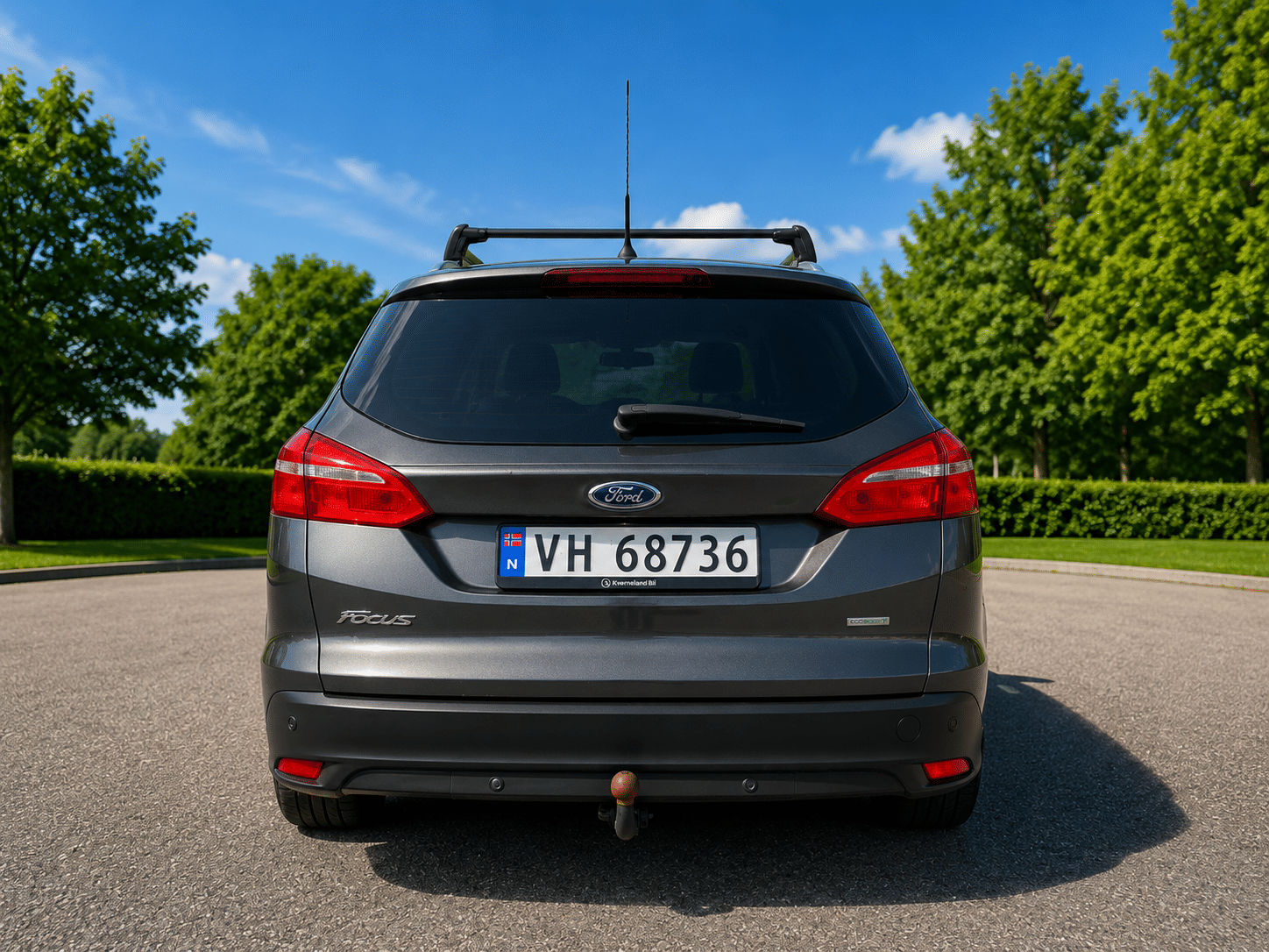 Ford Focus Estate/Kombi 125HP EcoBoost with Thule RoofBox med USB ladeuttak