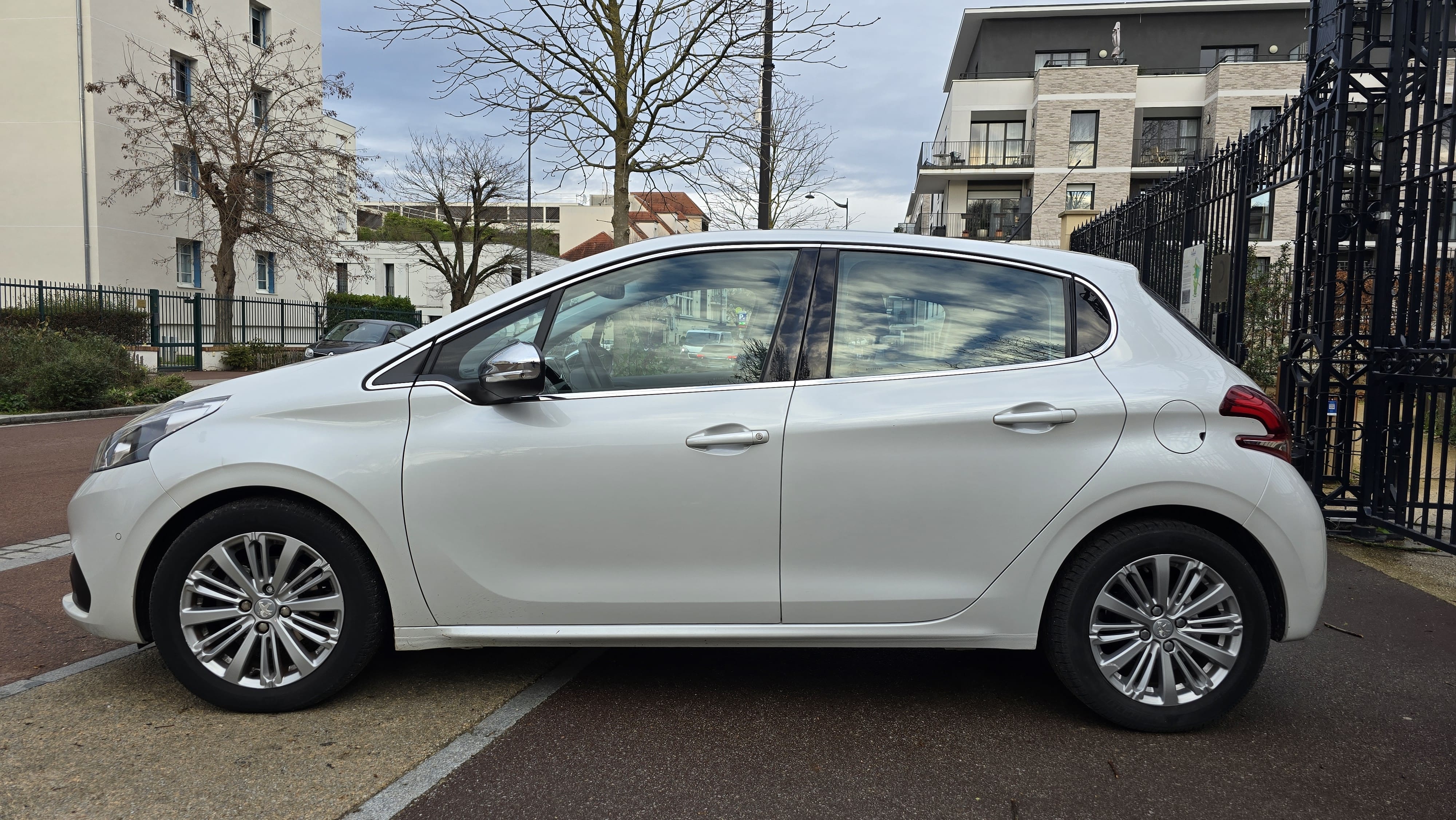 Peugeot 208 avec Climatisation