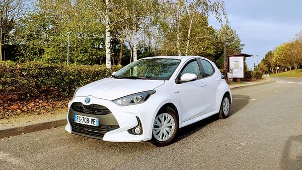 Toyota Yaris Hybride, 2021, Essence 95 / Électrique (hybride), automatique