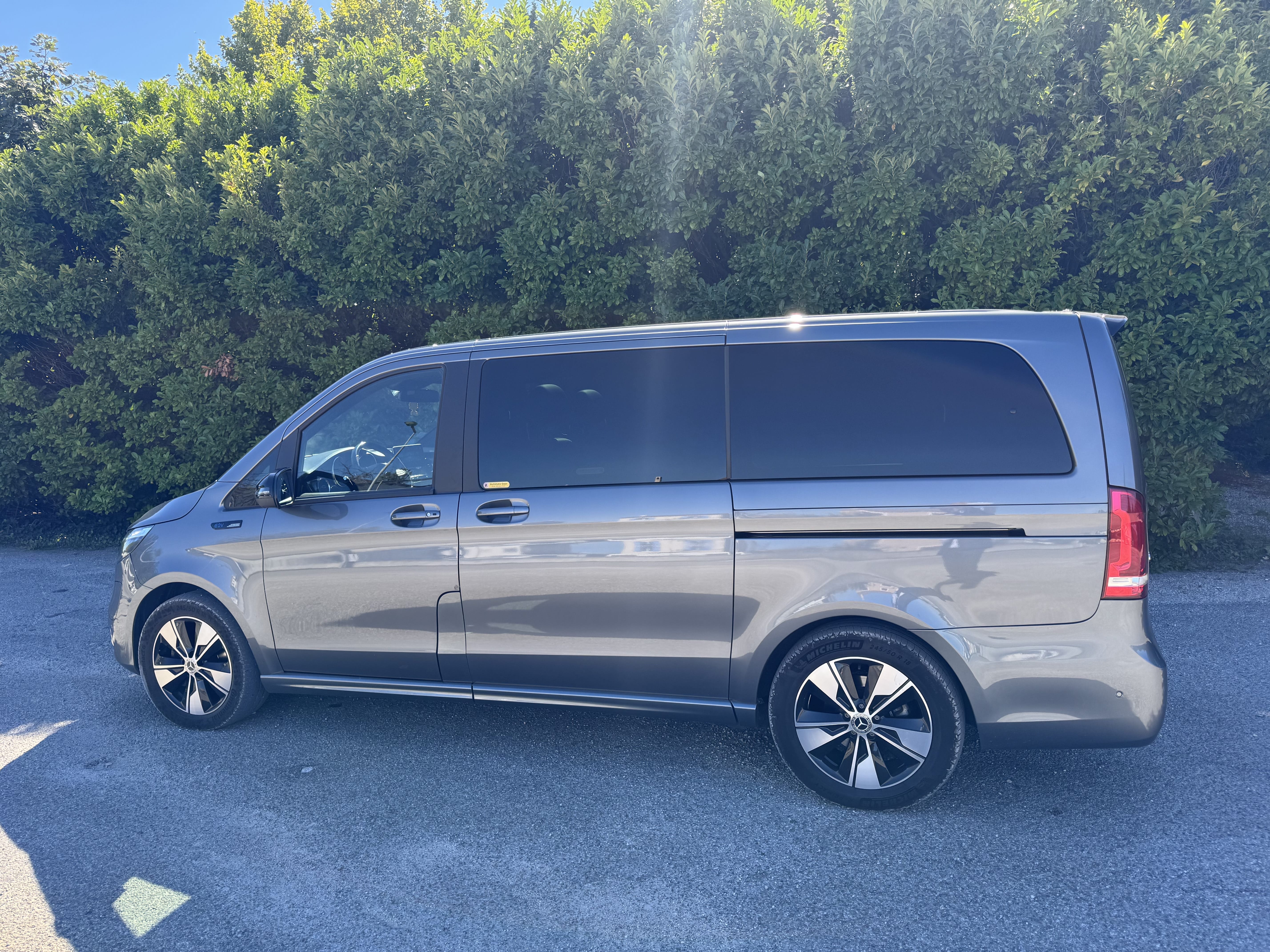 Mercedes-Benz EQV 100% Électrique 420kms de Mars à Octobre et 330kms de Novembre à Février en Eco conduite. avec Climatisation