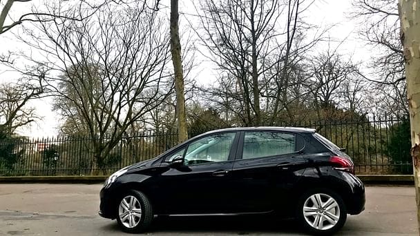 Peugeot 208 ES086 avec GPS