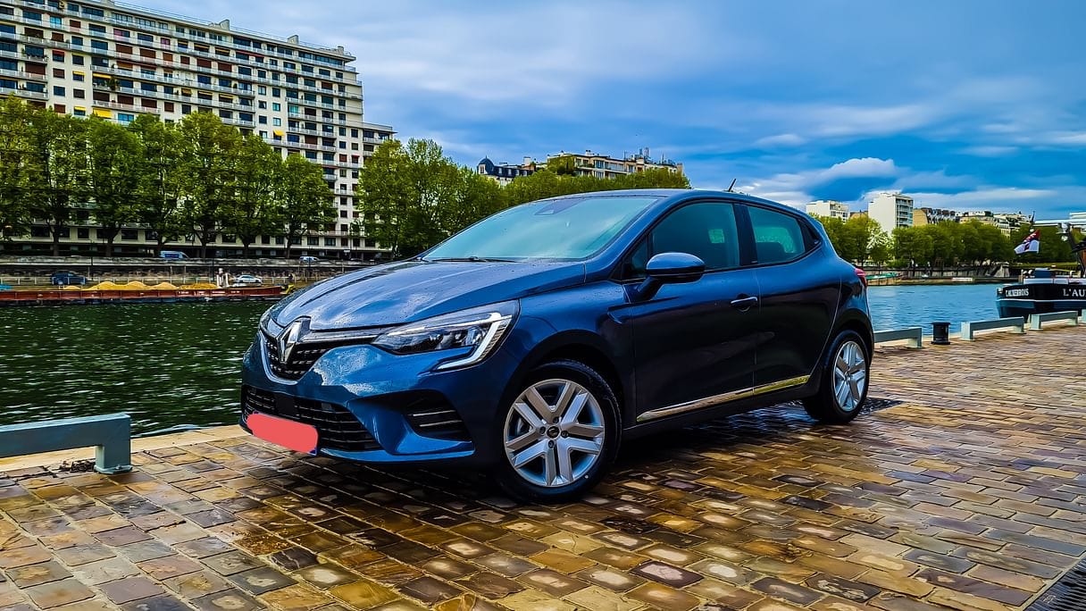 Renault Clio E-tech (FY044) 140ch Boite Auto (Clim, Régulateur, Bluetooth, USB, Connectivité smartphone, ..) #, 2021, Essence 98 / Électrique (hybride), automatique