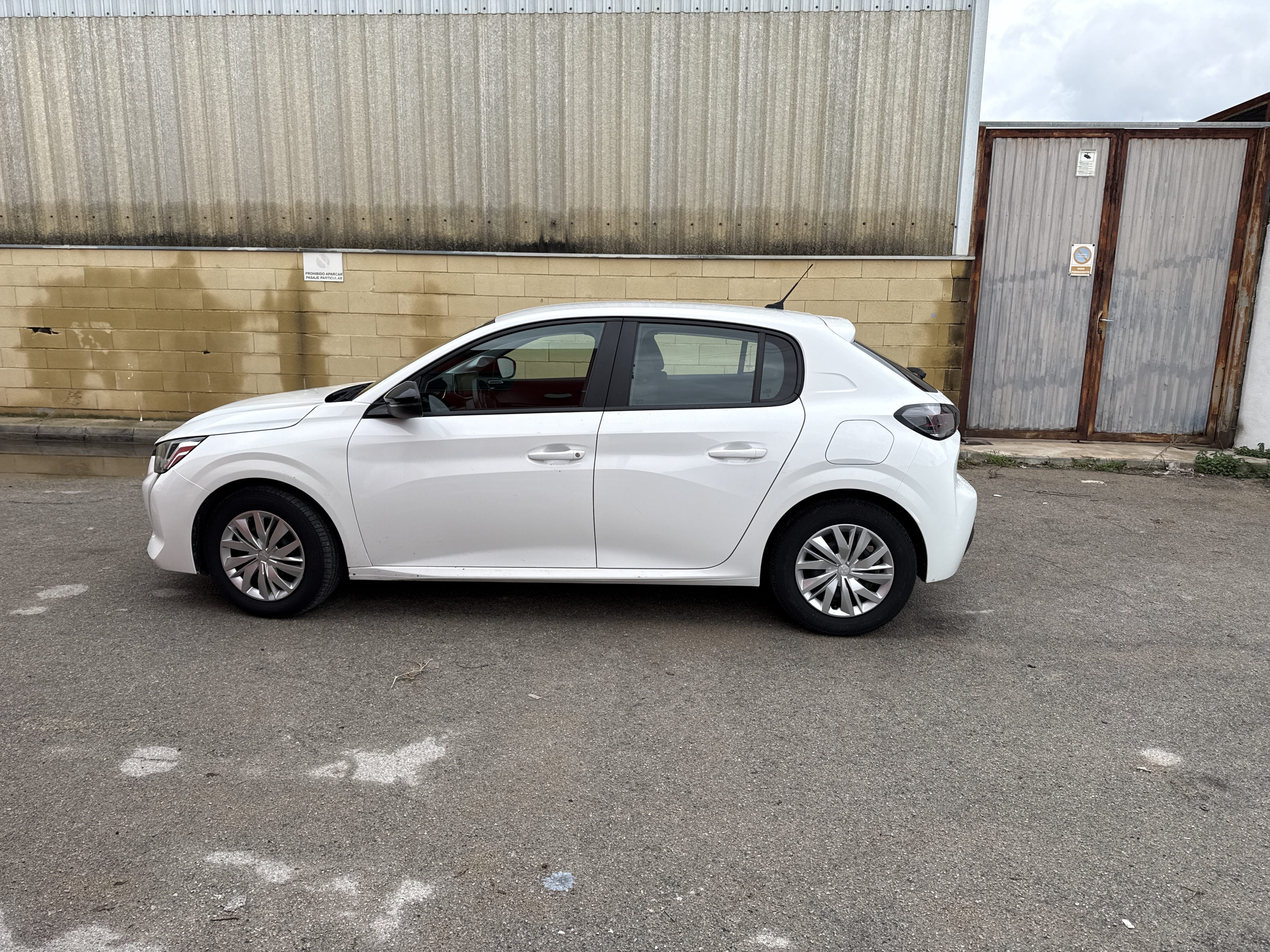 Peugeot 208 con Aire acondicionado
