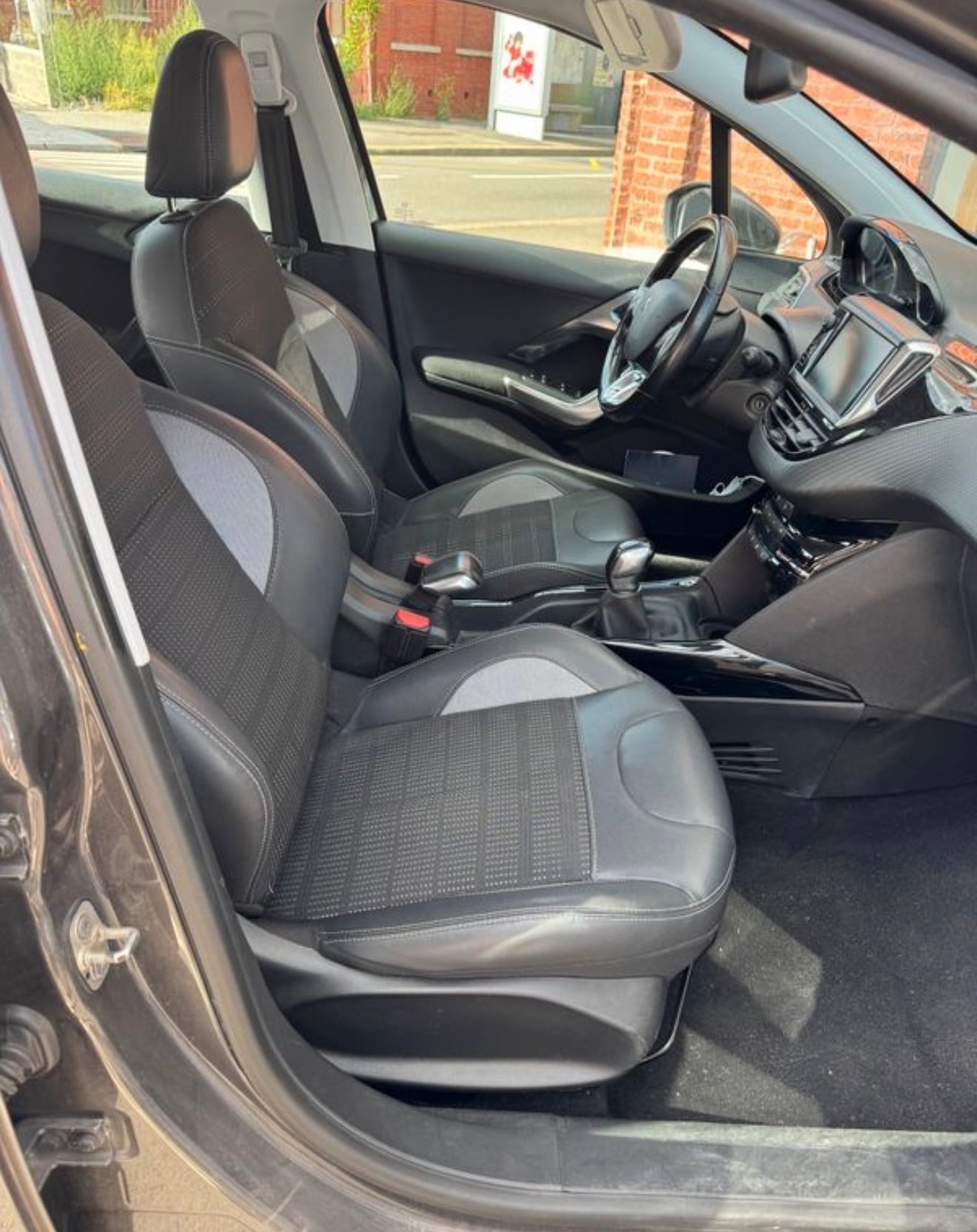 Peugeot 2008 with GPS