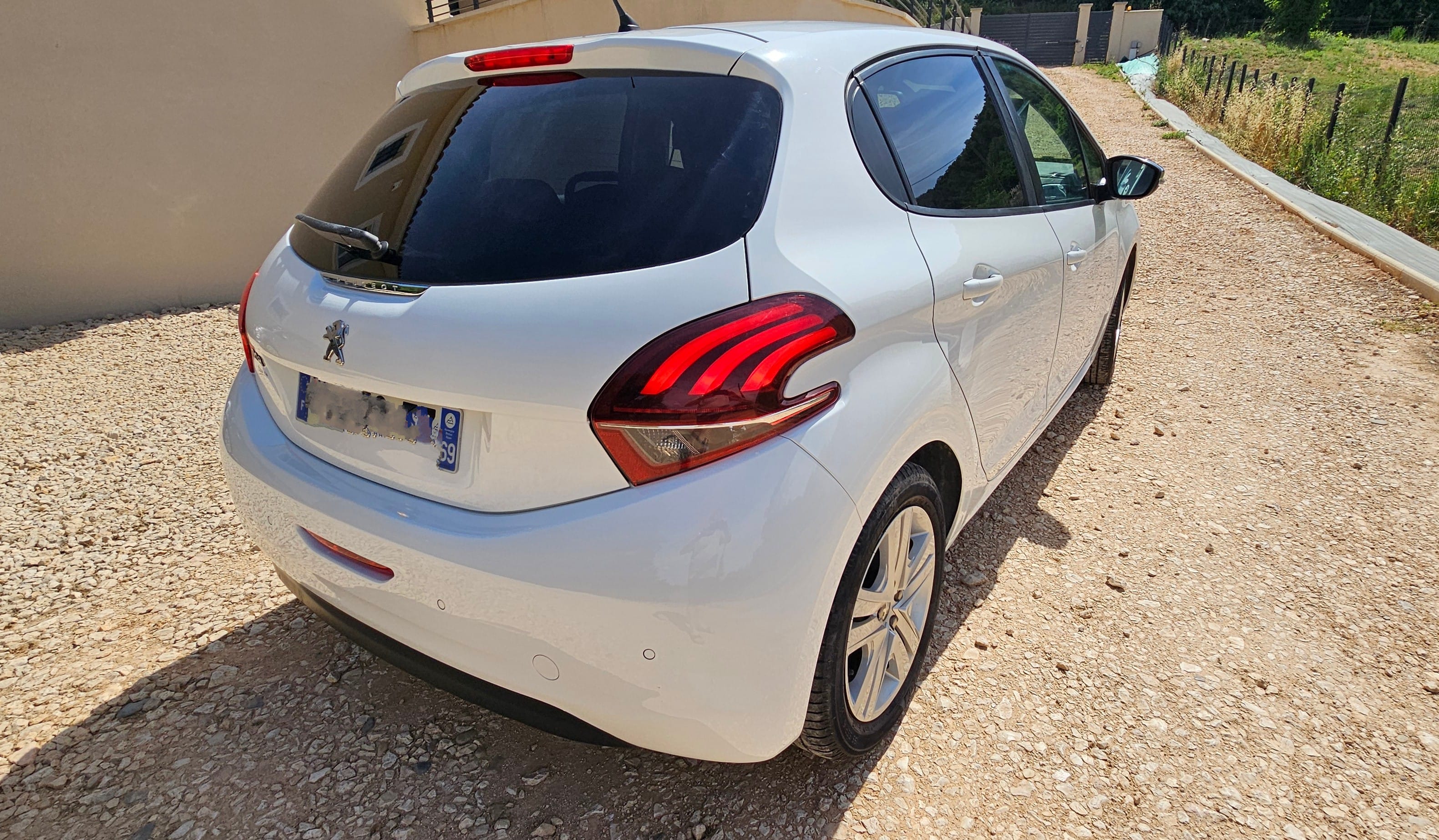 Peugeot 208 #672 with Cruise control