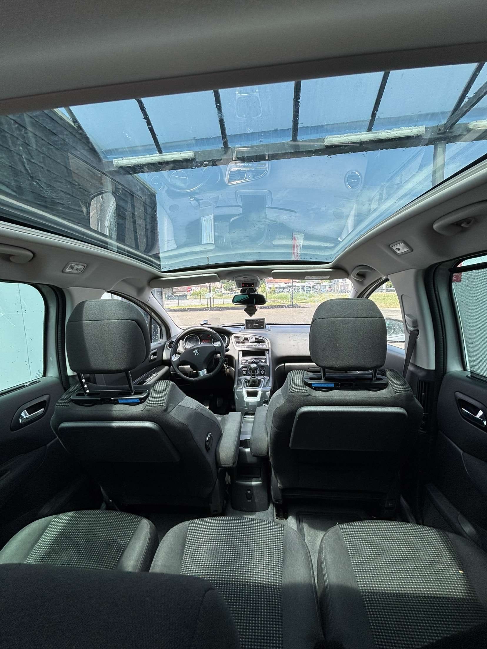 Peugeot 5008 avec Entrée audio / iPod
