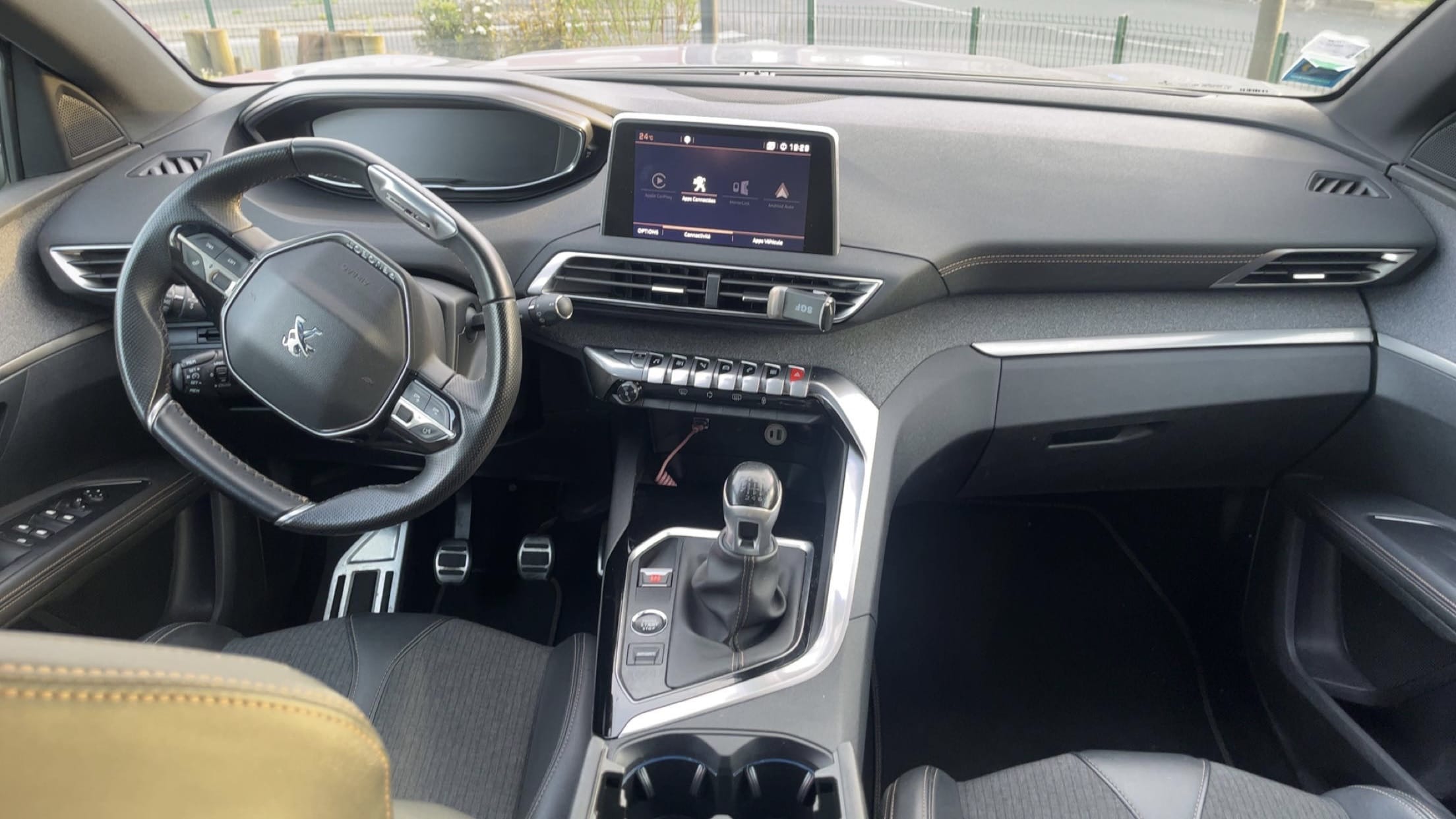 Peugeot 5008 avec GPS