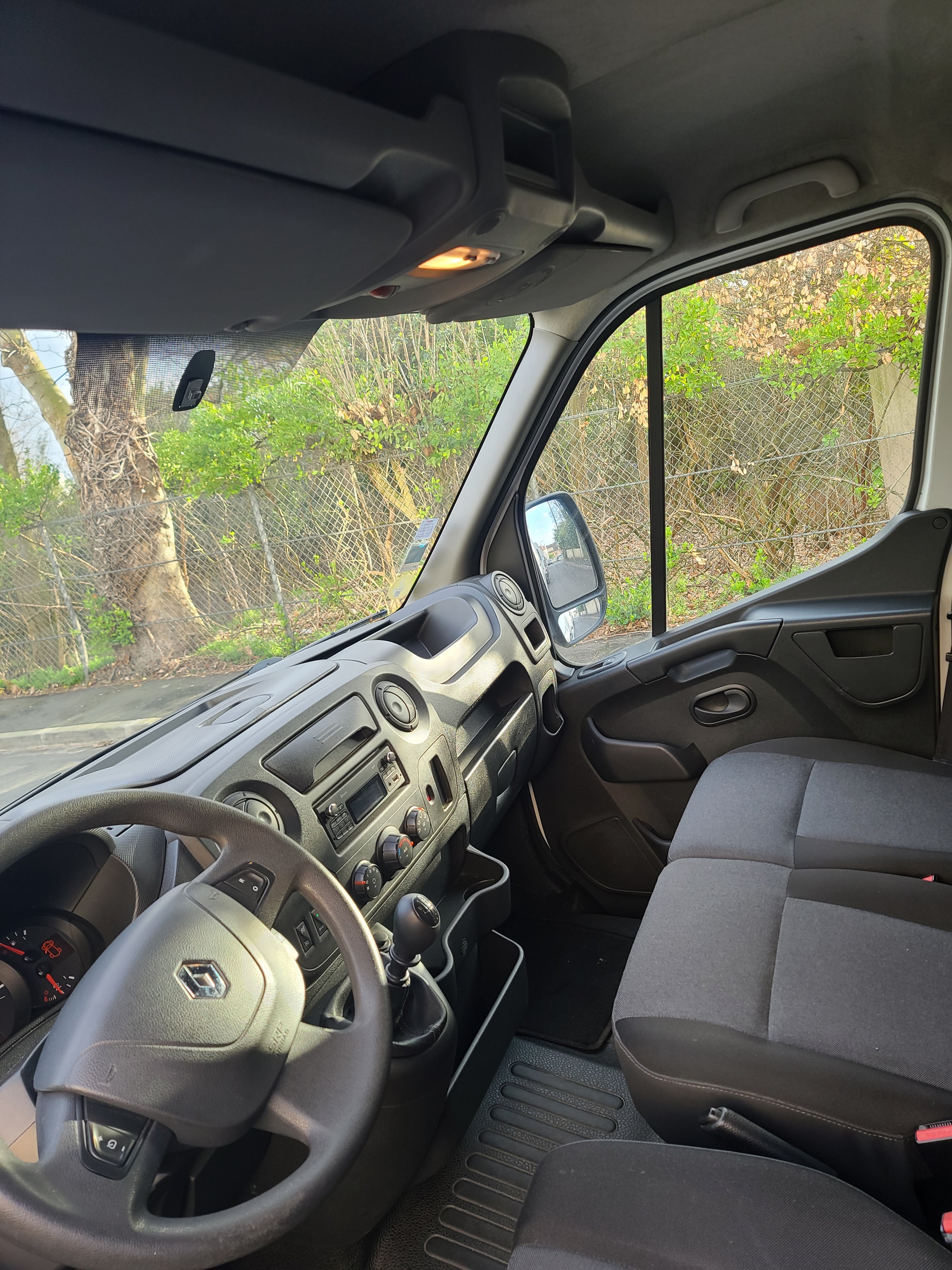 Renault Master FF-872-JY avec Entrée audio / iPod