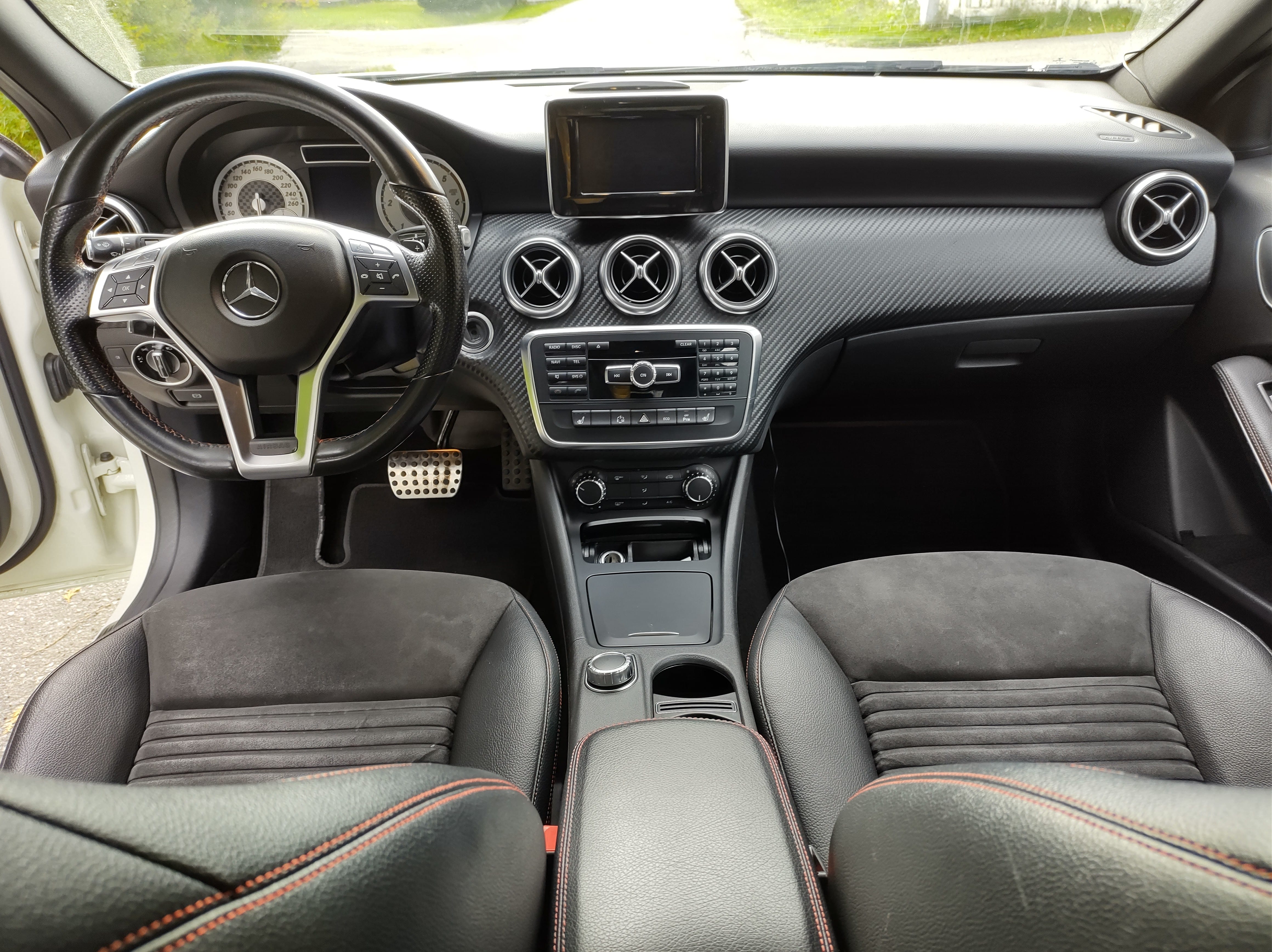 Mercedes-Benz A-Klasse 180 med Bluetooth audio