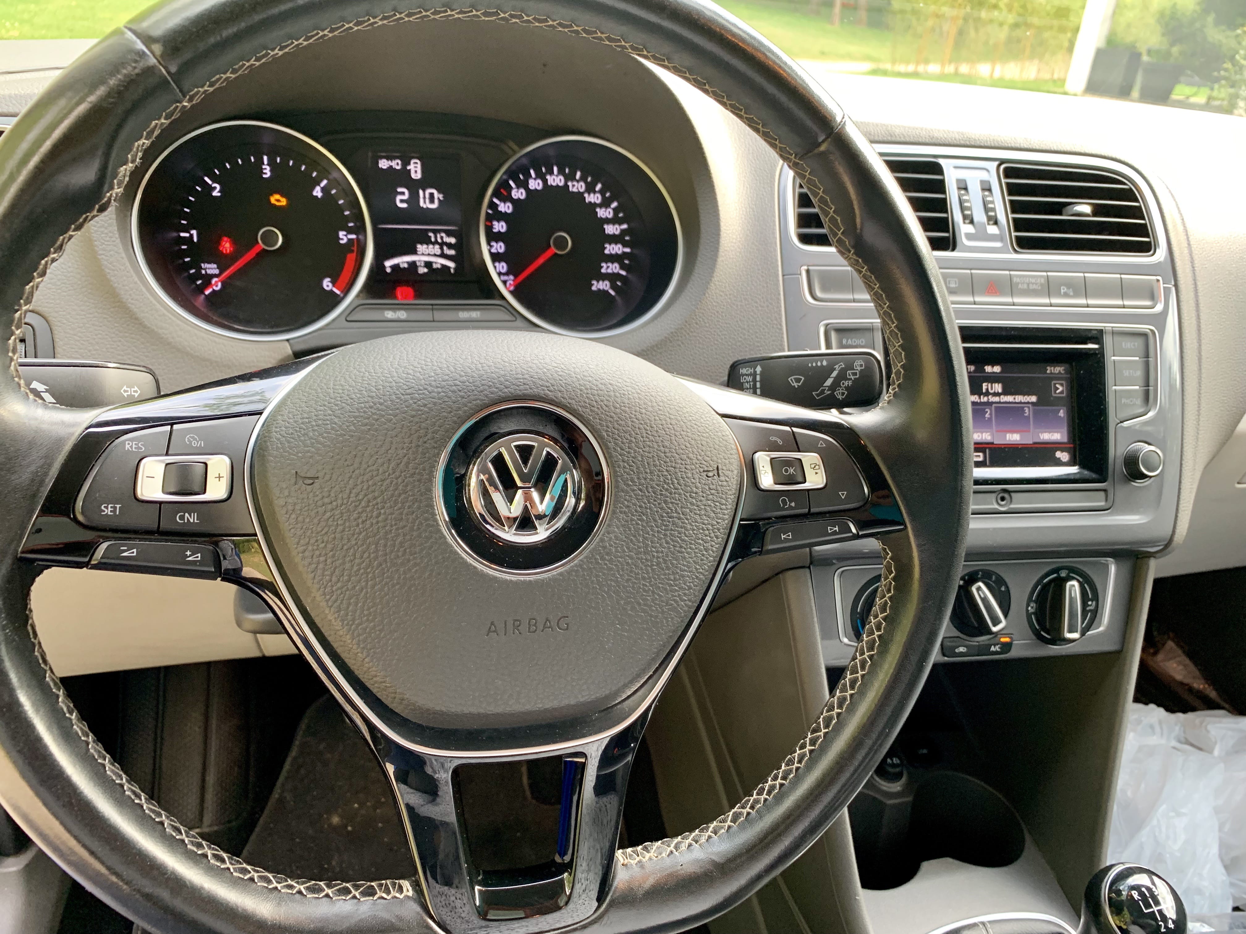 Volkswagen Polo  Louez la Volkswagen Polo TDI – Dynamisme, Confort et Économie de Carburant !